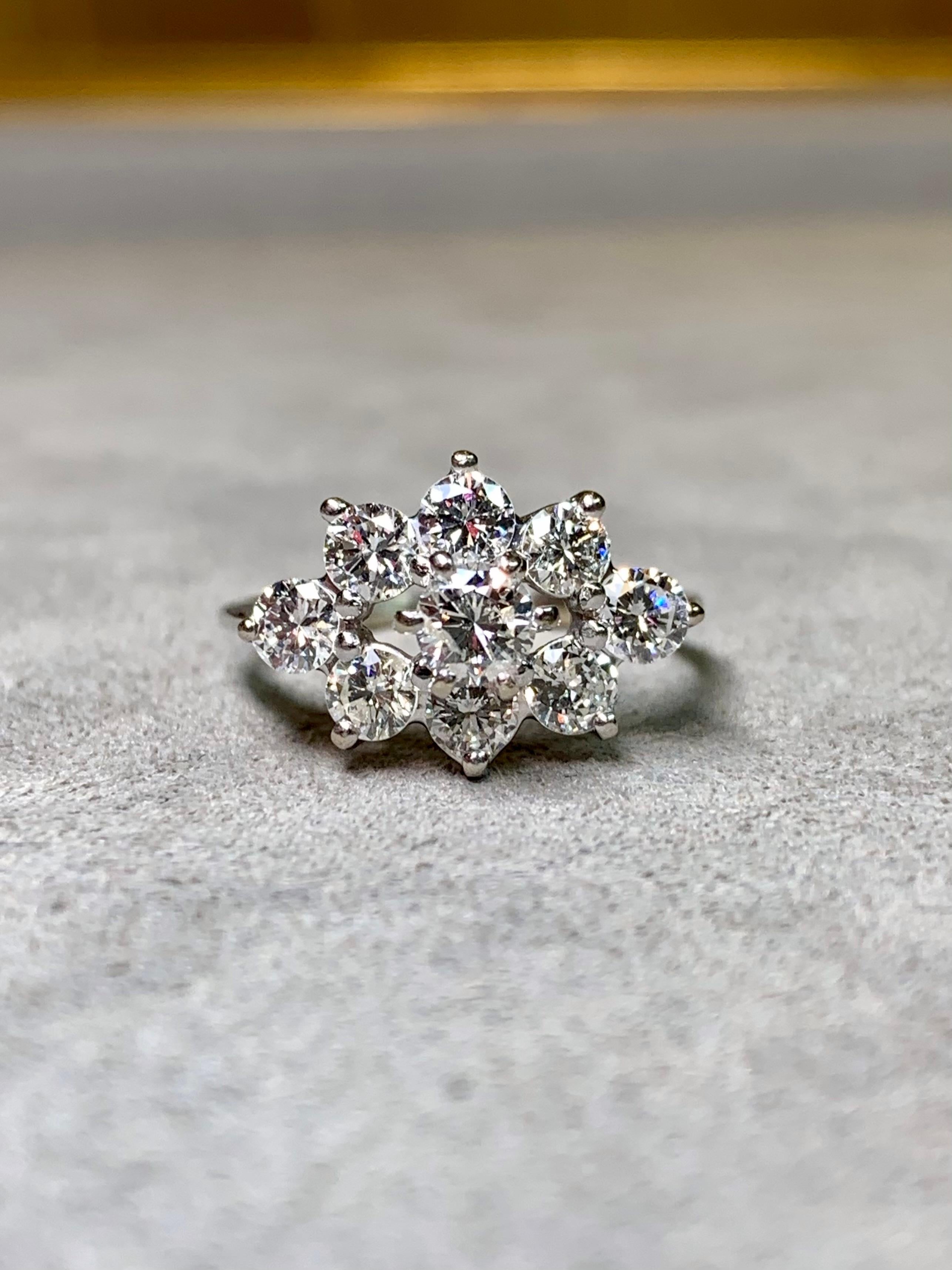 Vintage 1960's 14K Prong Set Diamond Cluster Cocktail Ring G Vs1 Sz 7.5 im Zustand „Gut“ im Angebot in Winter Springs, FL