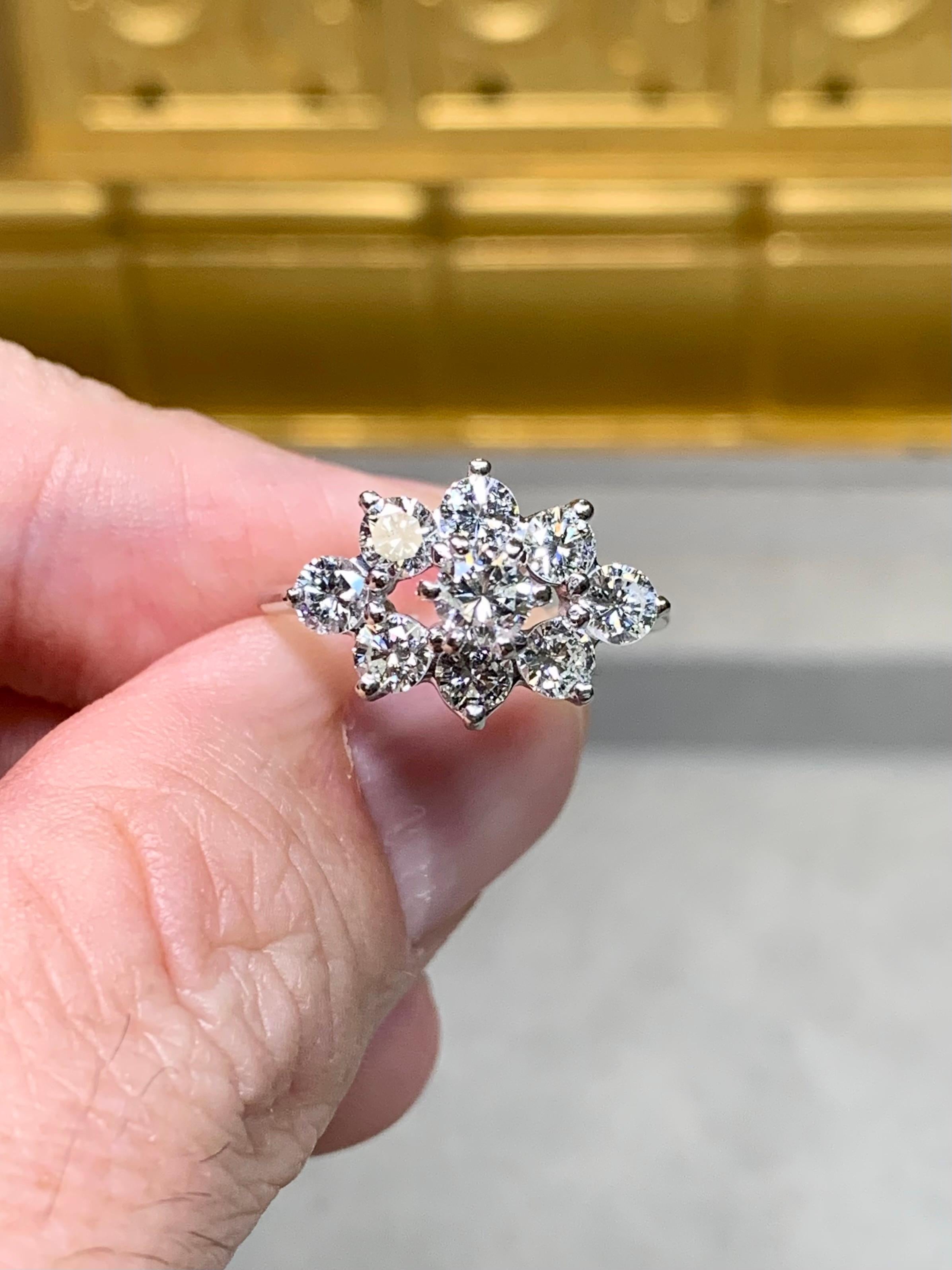 Vintage 1960's 14K Prong Set Diamond Cluster Cocktail Ring G Vs1 Sz 7.5 für Damen oder Herren im Angebot