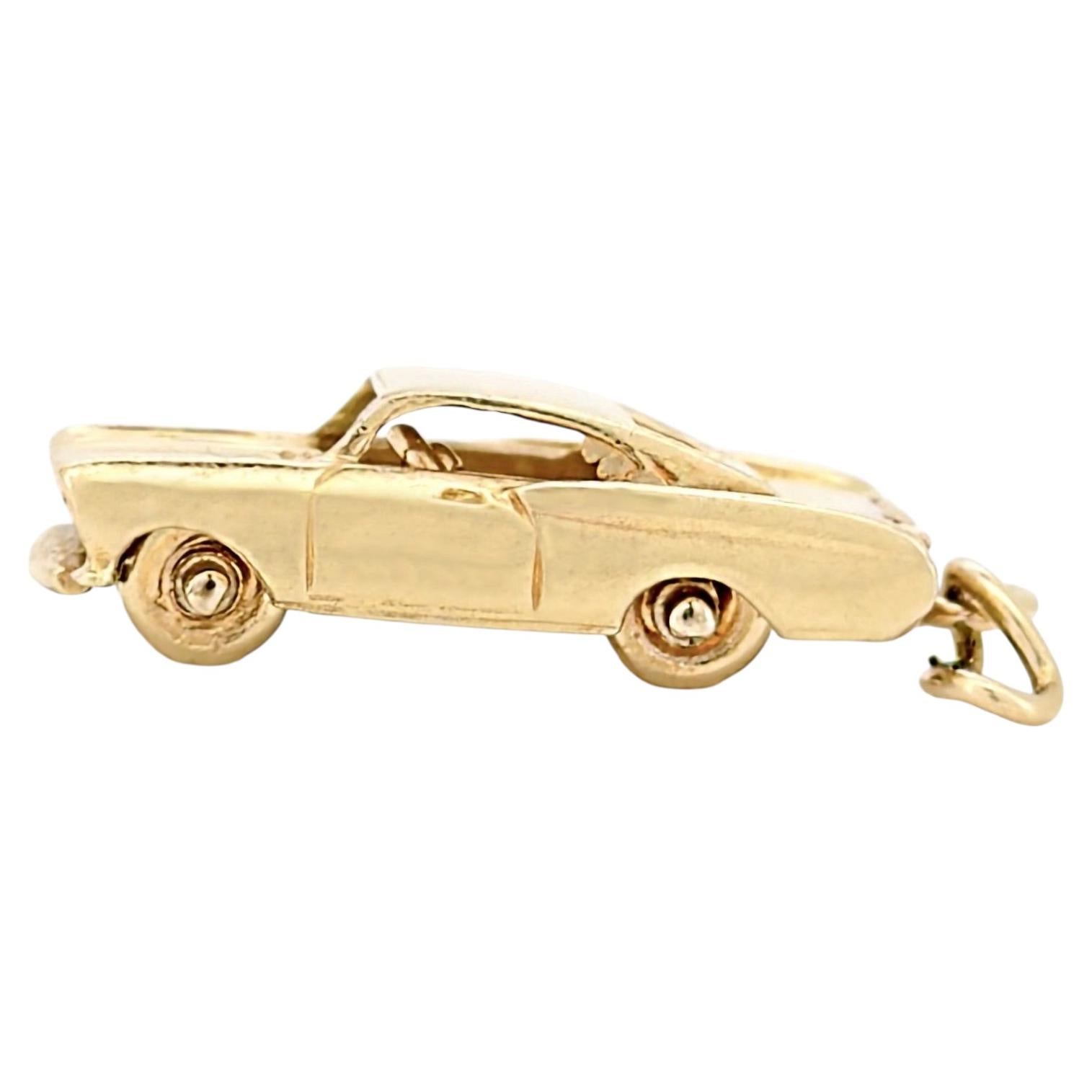 Charme vintage per auto degli anni '60 in oro giallo 14K con snodi e dettagli smaltati