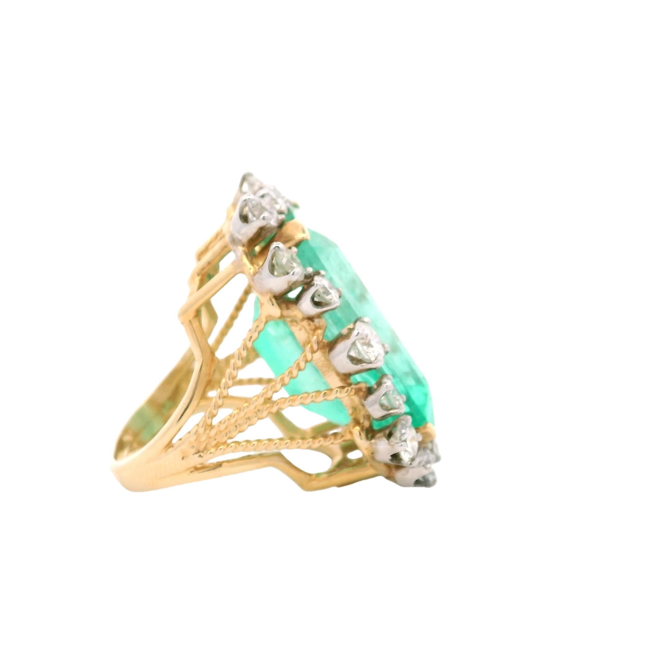 Vintage By 1960, oro giallo 14K, smeraldo colombiano  Anello con diamante, 36,42 carati in vendita 2