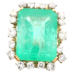 Vintage 1960s 14K Yellow Gold Colombian Emerald  Bague cocktail en diamant, 36,42 ct