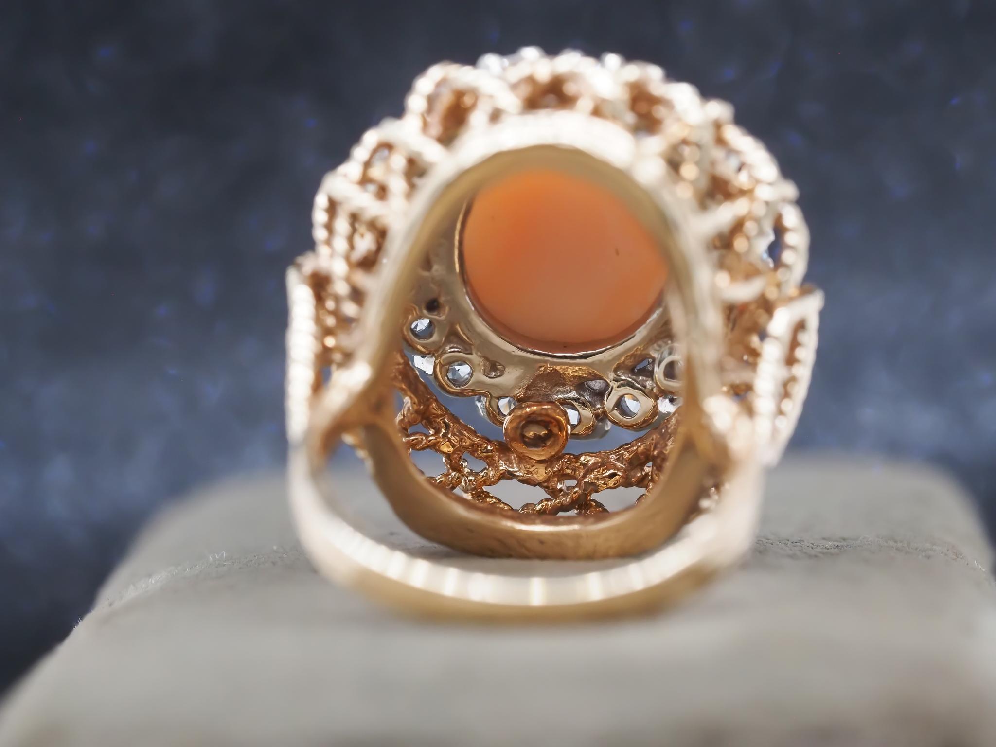 Vintage 1960er Jahre 14K Gelbgold Koralle und Diamant Cocktail-Ring im Angebot 3