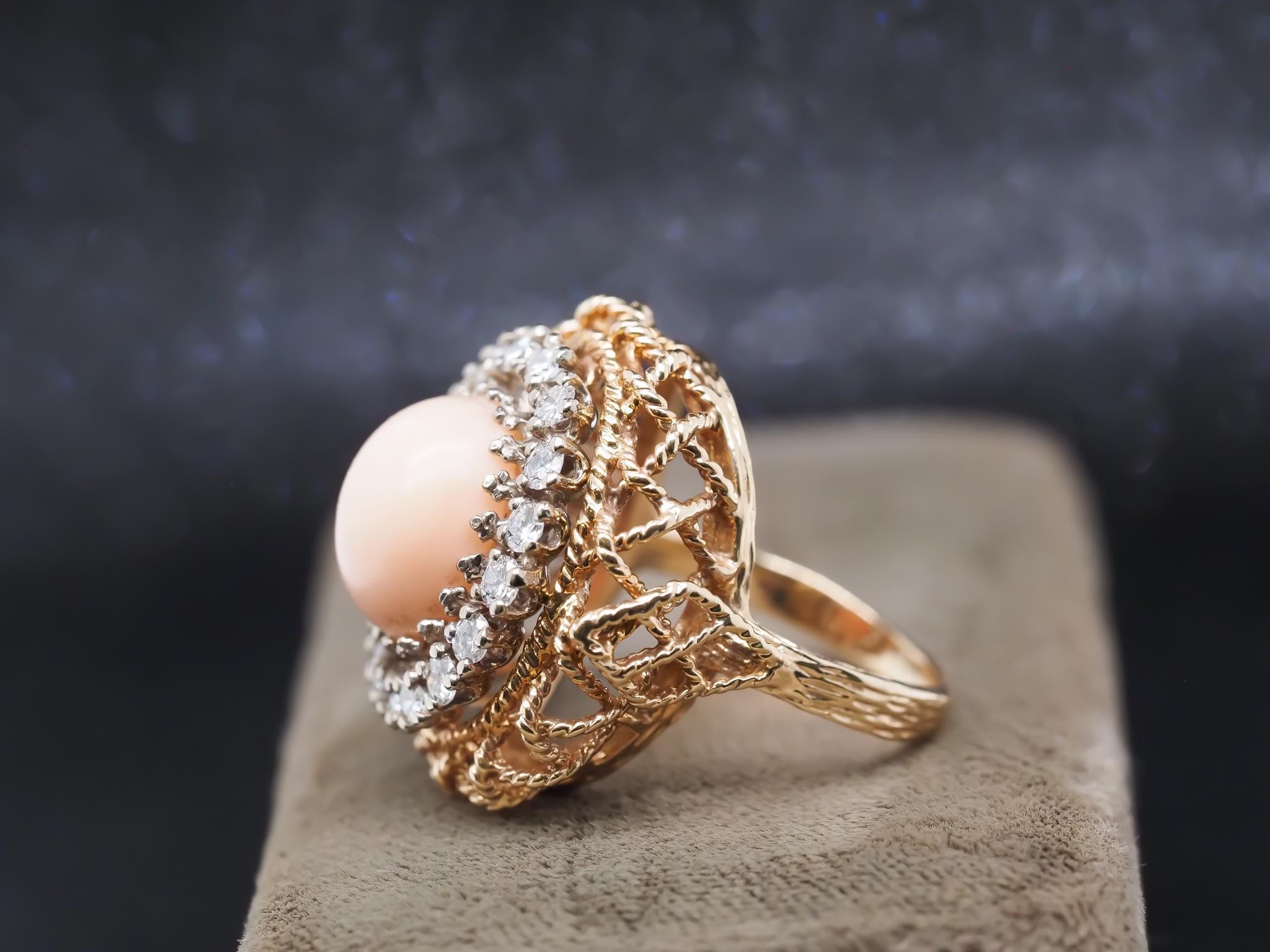 Vintage 1960er Jahre 14K Gelbgold Koralle und Diamant Cocktail-Ring im Angebot 5