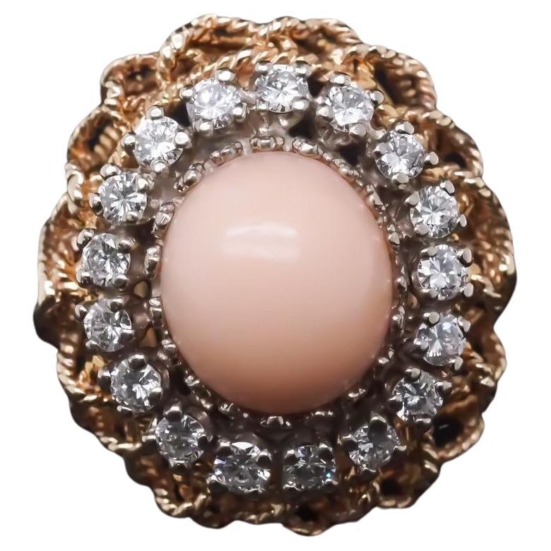 Bague cocktail vintage des années 1960 en or jaune 14 carats, corail et diamants
