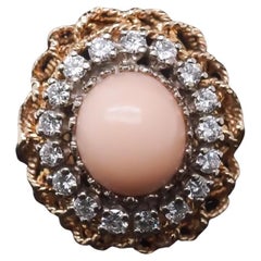 Anello da cocktail in oro giallo 14K con corallo e diamanti, vintage 1960