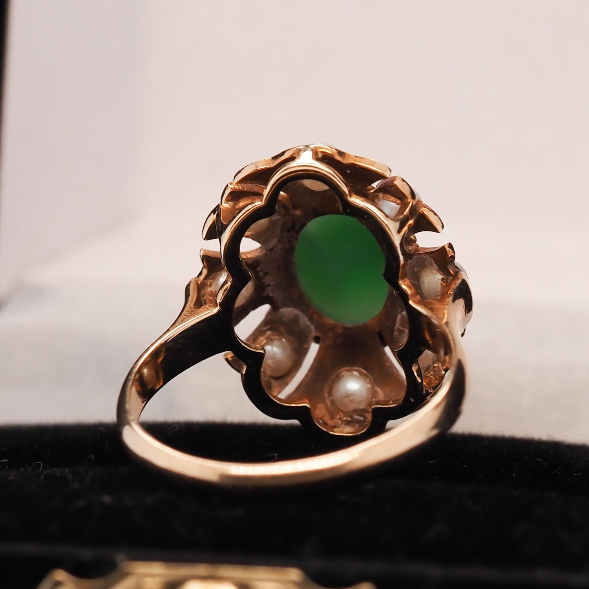 Women's or Men's Vintage 1960s 14K Yellow Gold Jade and Pearl Cocktail Ring For Sale