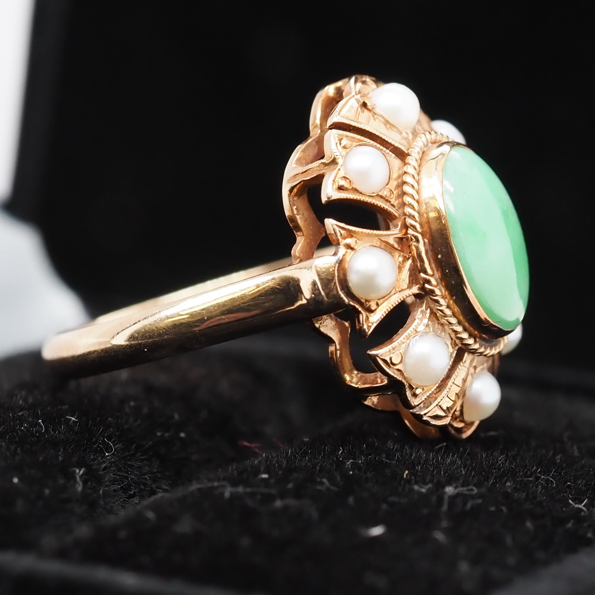 Vintage 1960s 14K Yellow Gold Jade and Pearl Cocktail Ring For Sale 3
