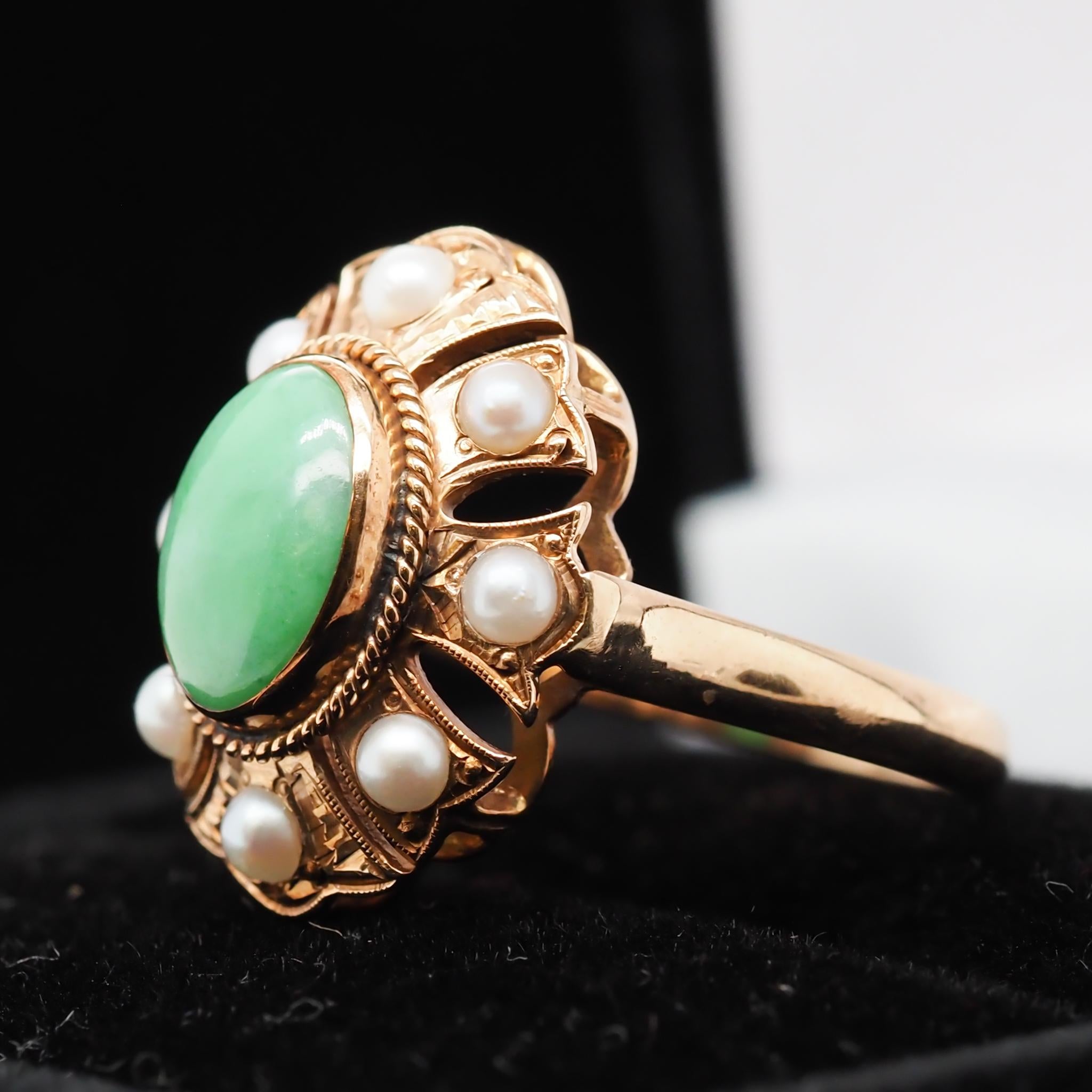 Vintage 1960s 14K Yellow Gold Jade and Pearl Cocktail Ring For Sale 4