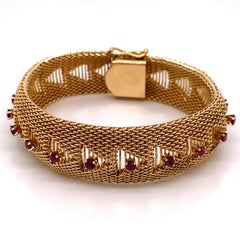 1960er Jahre 14 Karat Gelbgold Mesh-Armband mit Rubinen