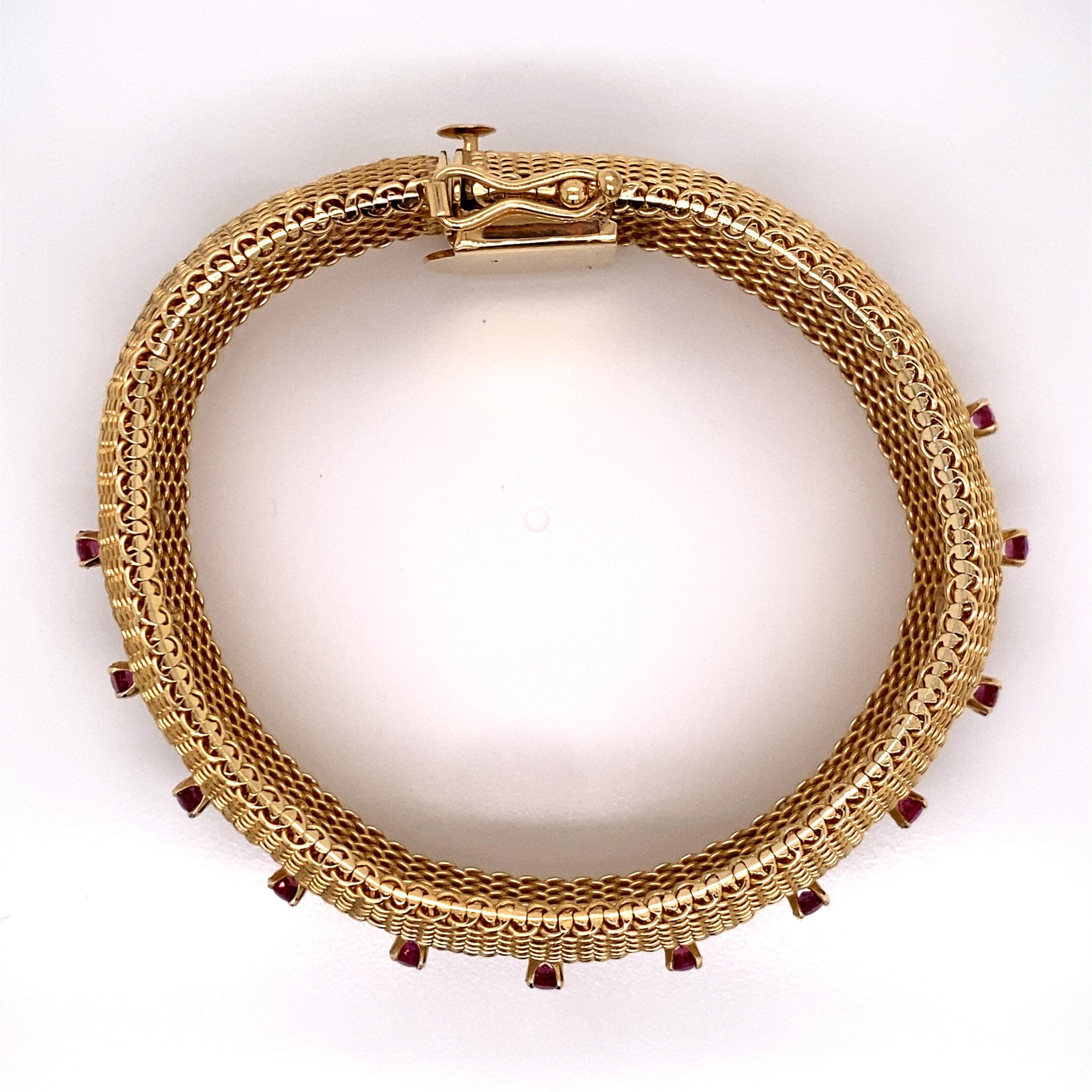 Vintage 1960s 14 Karat Yellow Gold Mesh Bracelet with Rubies In Good Condition For Sale In Boston, MA