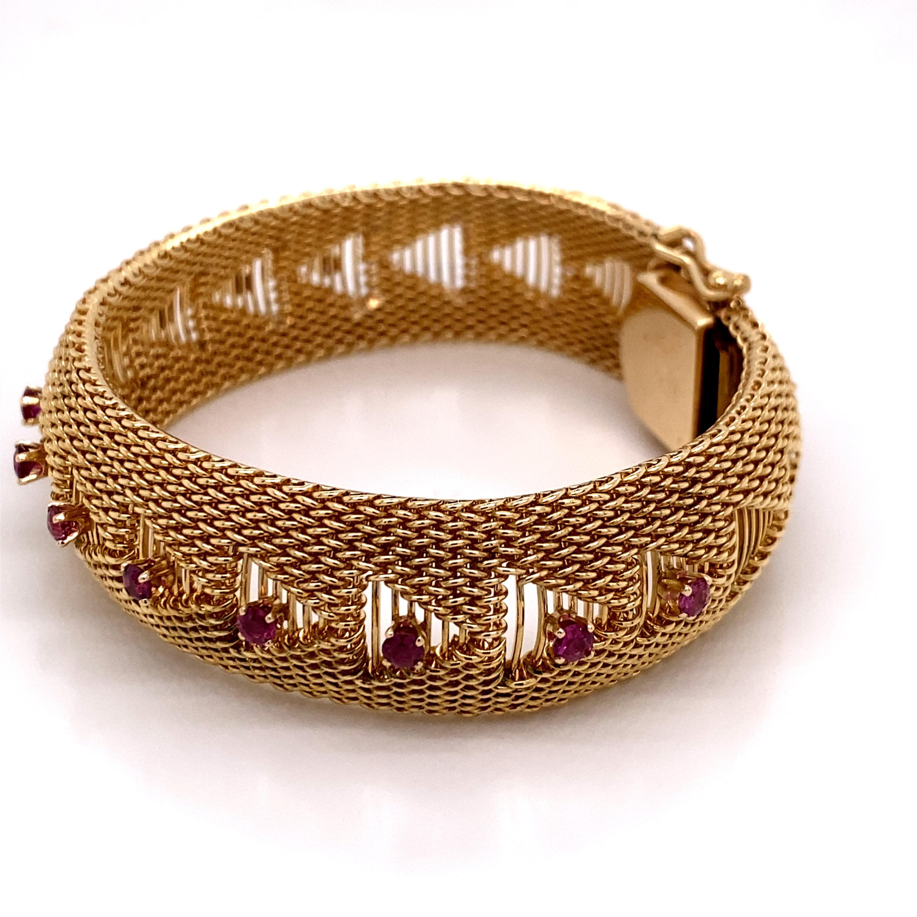Vintage 1960s 14 Karat Yellow Gold Mesh Bracelet with Rubies For Sale 1