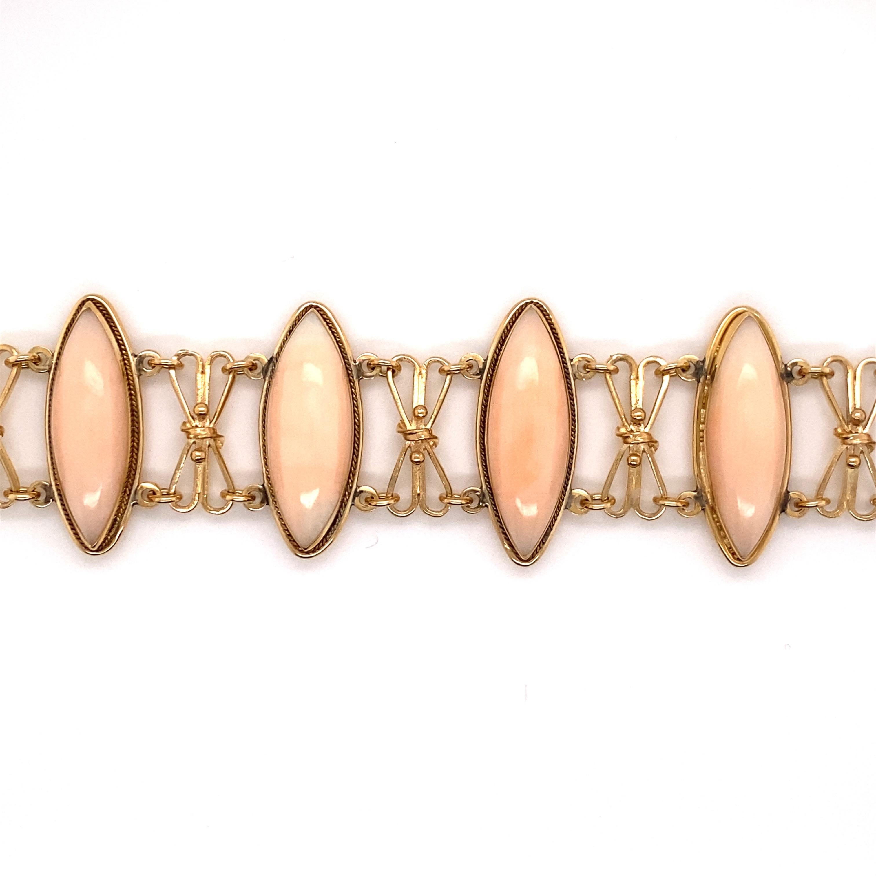 Vintage 1960s 14 Karat Yellow Gold Pink Coral Link Bracelet In Good Condition For Sale In Boston, MA