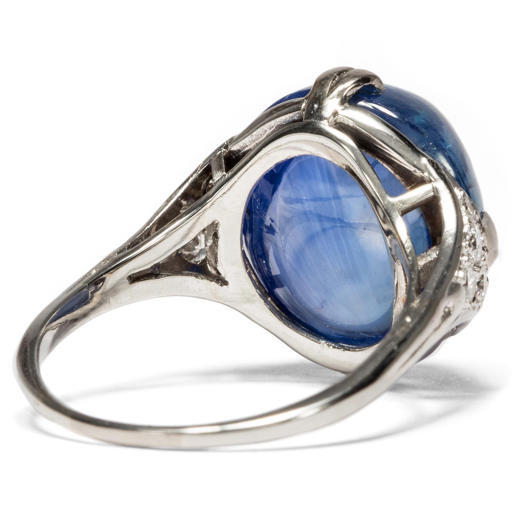 Vintage 16.00 Carat Certified Natural Blue Sapphire White Gold Cocktail Ring In Excellent Condition In Berlin, Berlin