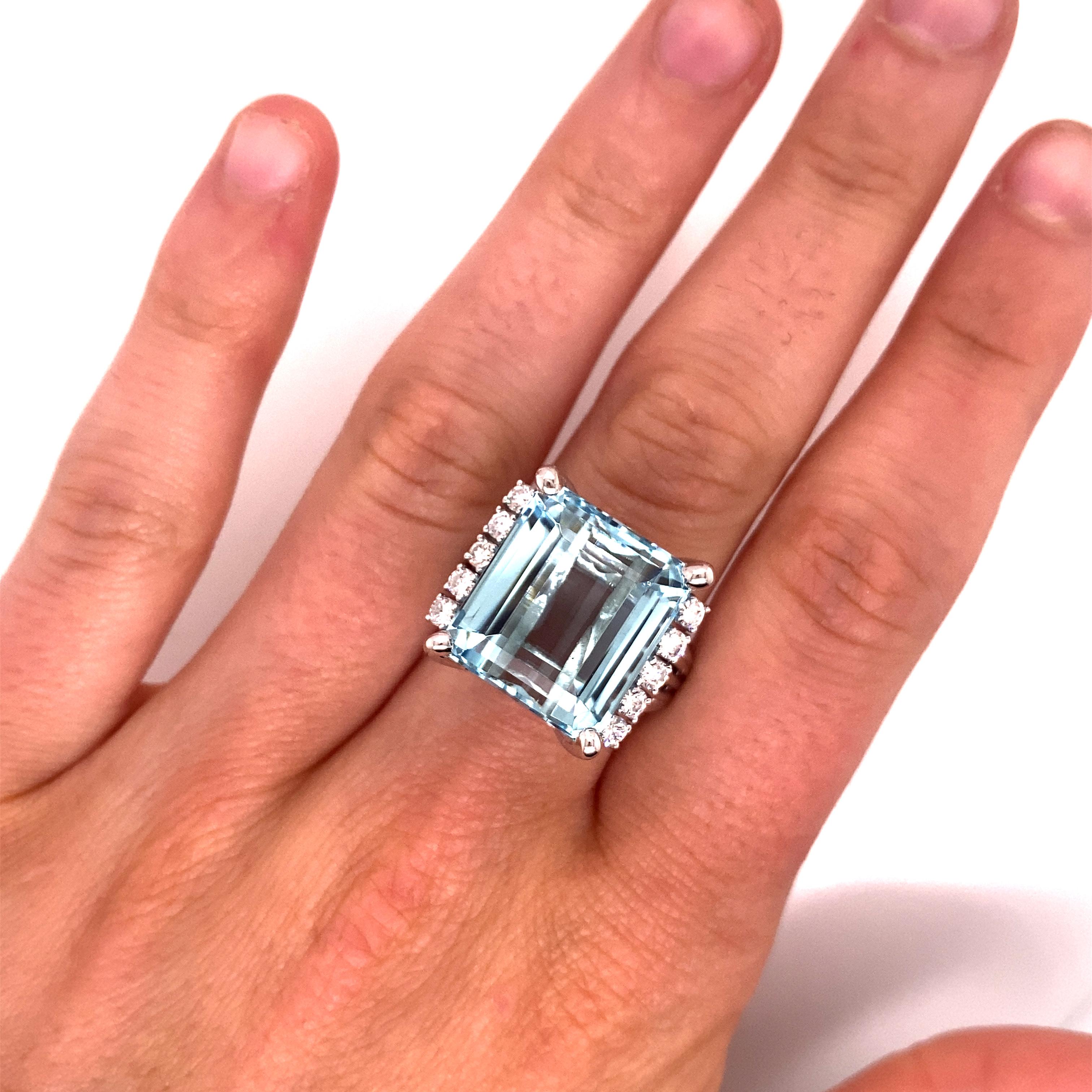 Vintage 1960's 17ct Emerald Cut Aquamarine Ring with Diamonds 3