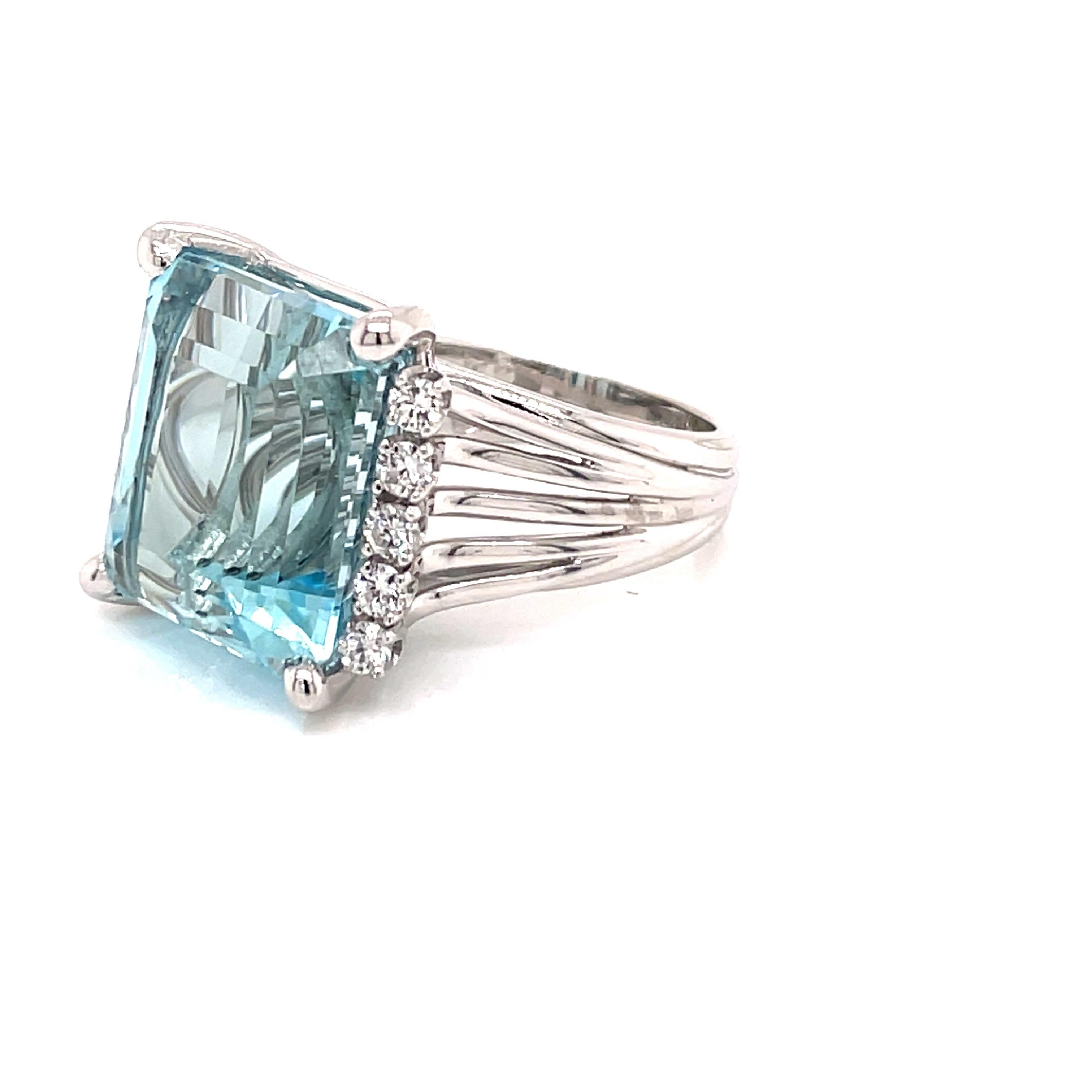 Vintage 1960's 17ct Emerald Cut Aquamarine Ring with Diamonds 2