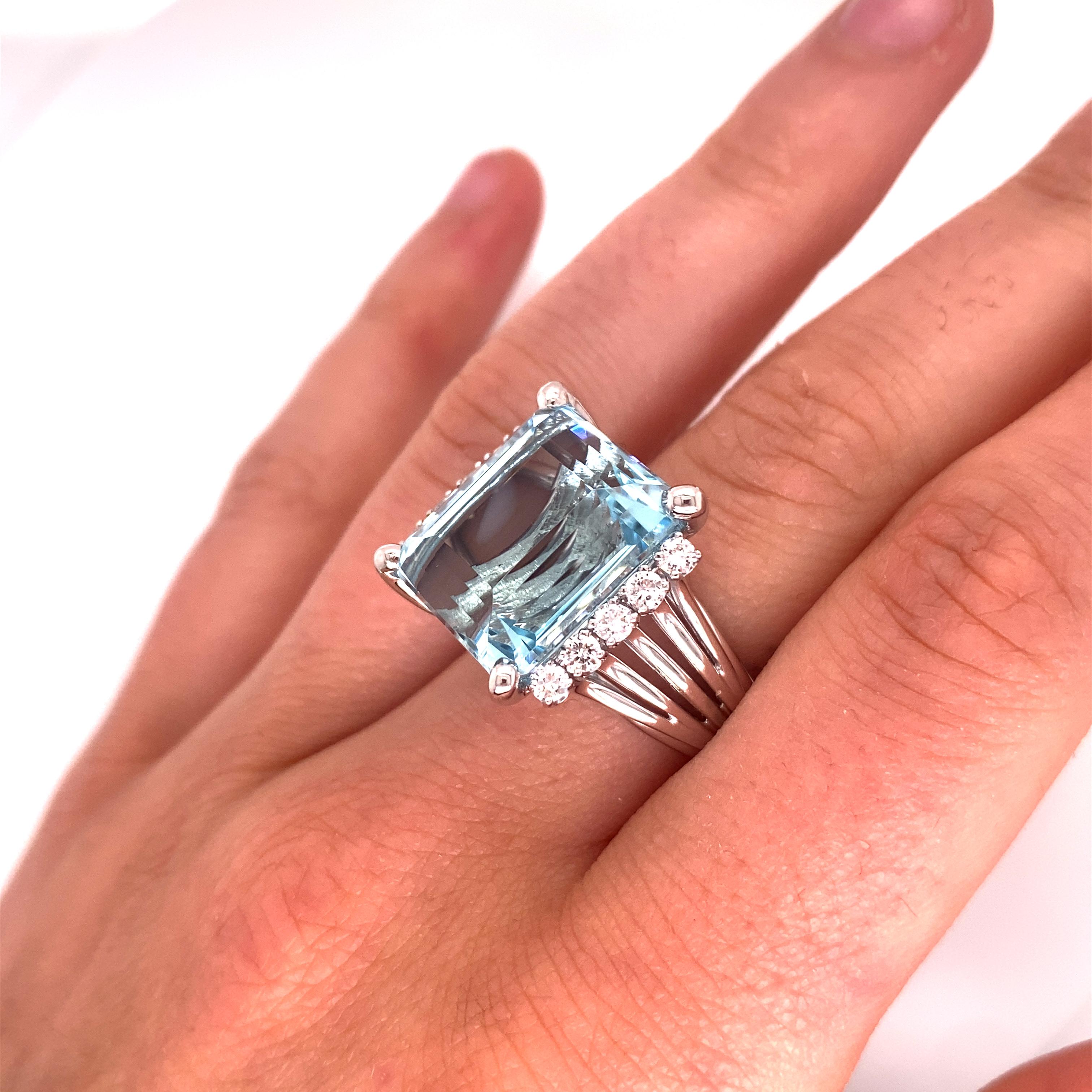 Vintage 1960's 17ct Emerald Cut Aquamarine Ring with Diamonds 5