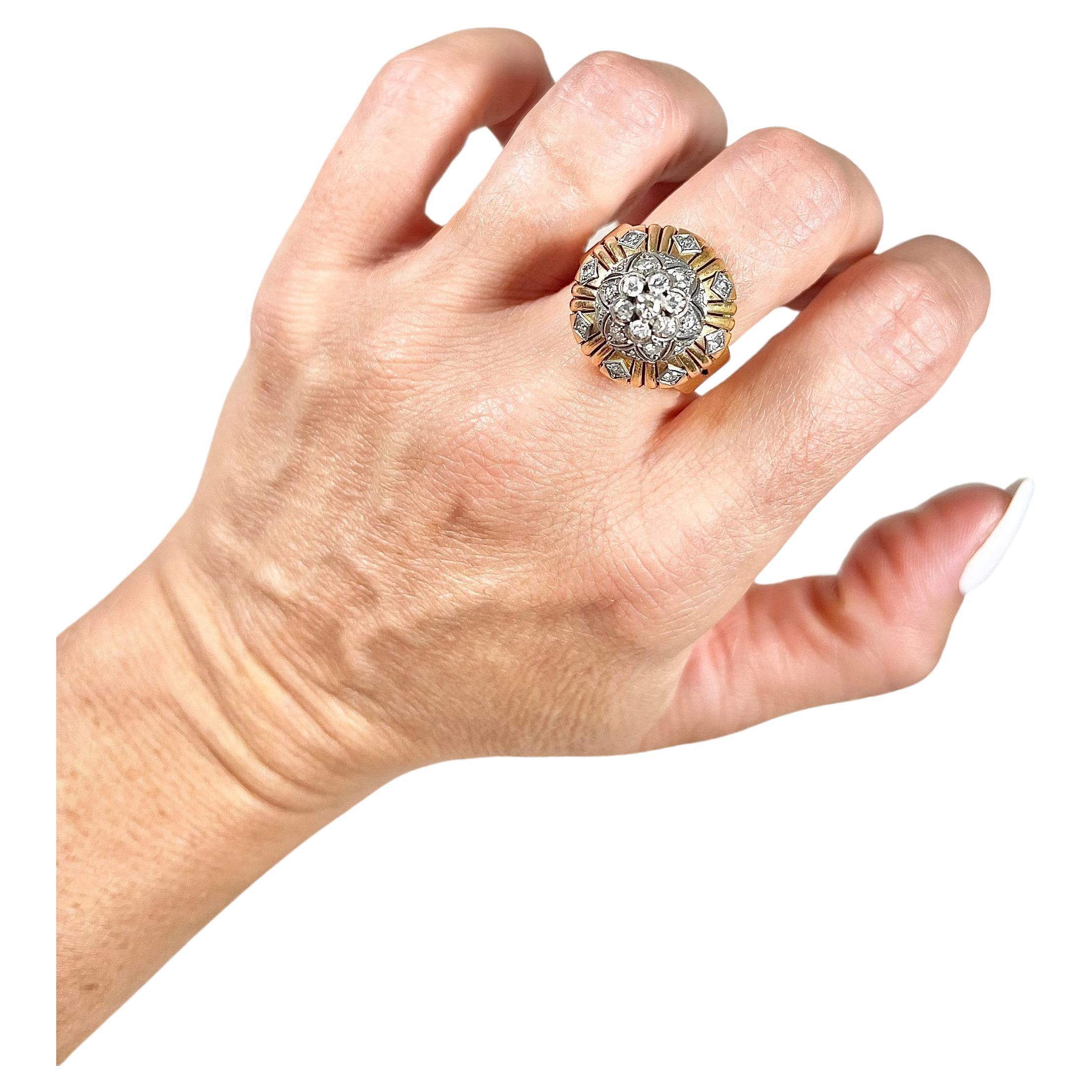 Vintage 1960s Tiered, Dome, Diamond Cocktail Ring en or 18ct