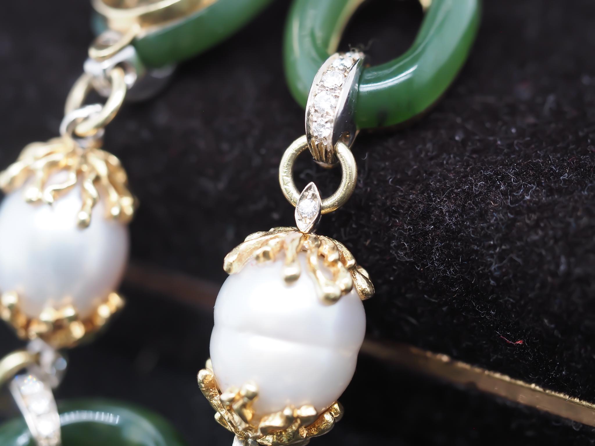 Vintage 1960s 18K Yellow Gold Jade, Pearl and Diamond Necklace In Good Condition For Sale In Hicksville, NY