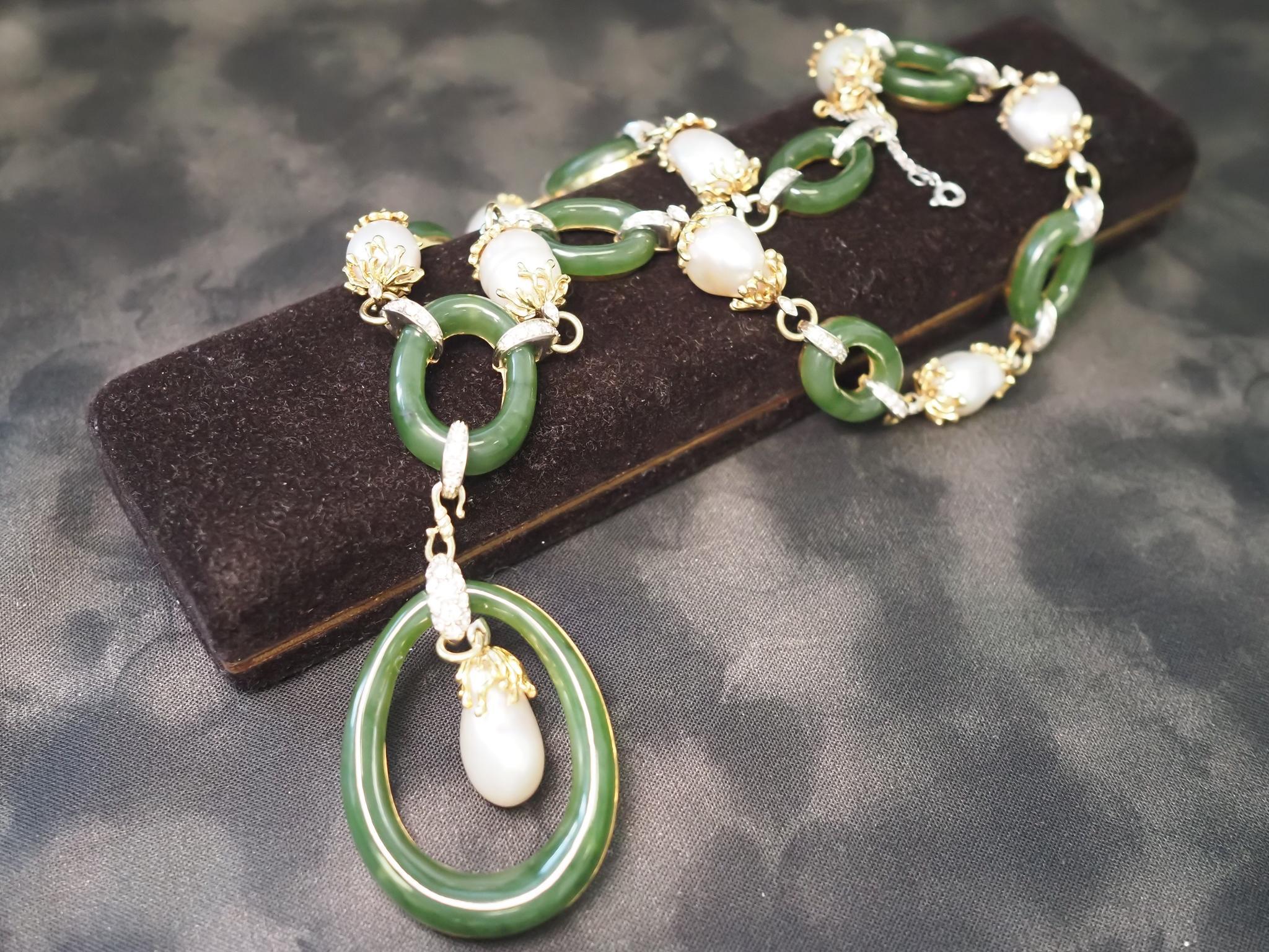 Women's Vintage 1960s 18K Yellow Gold Jade, Pearl and Diamond Necklace For Sale