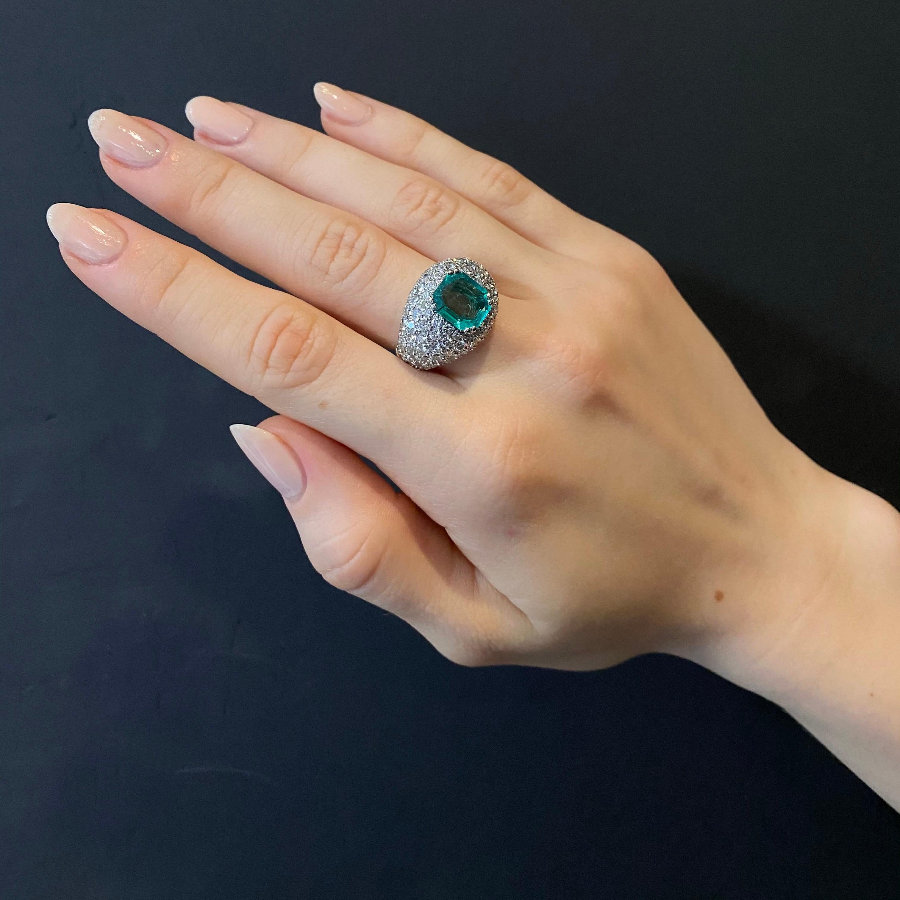 Vintage 1960s/1970s Colombian Emerald Diamond Bombe Cocktail Ring Platinum 4
