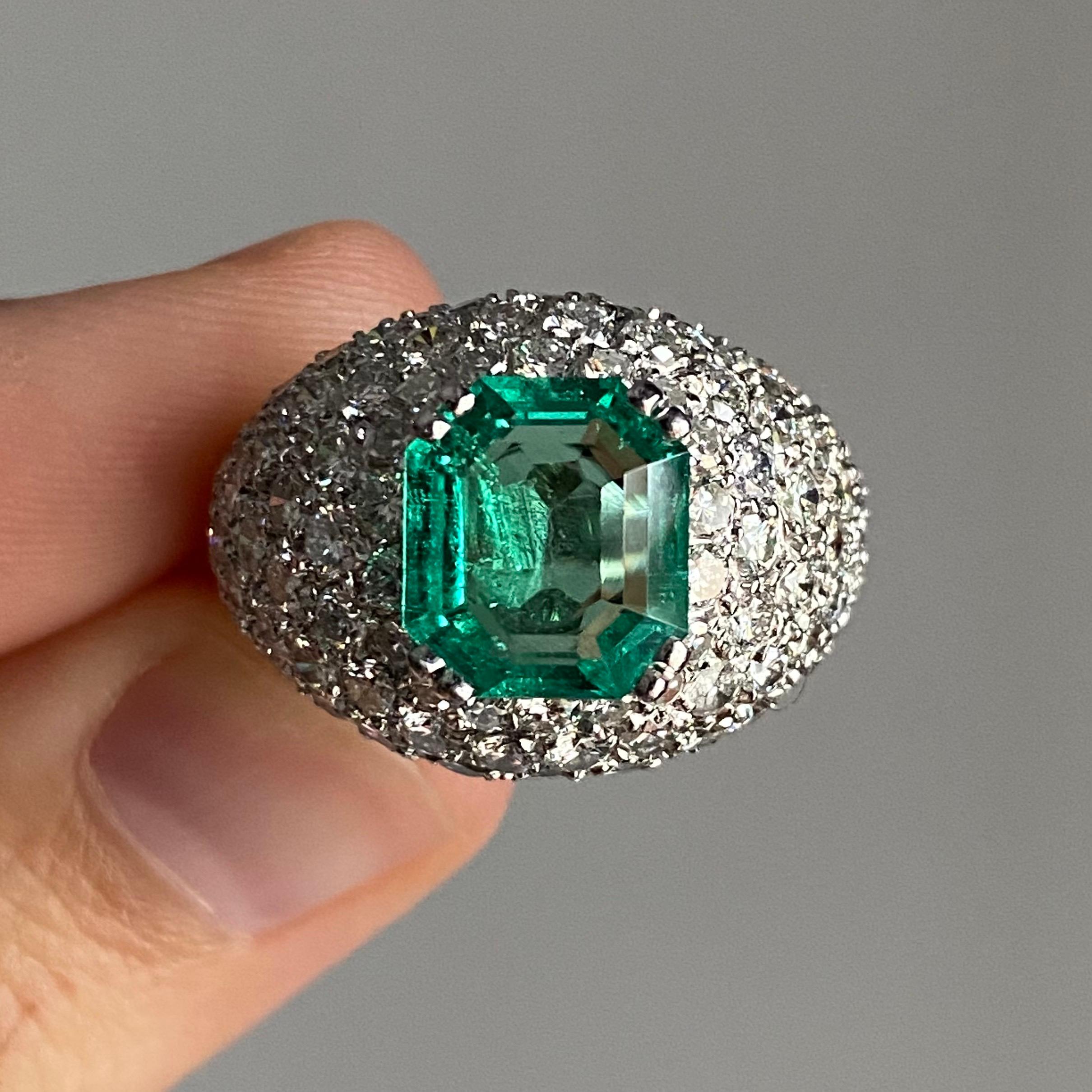 Vintage 1960s/1970s Colombian Emerald Diamond Bombe Cocktail Ring Platinum 5