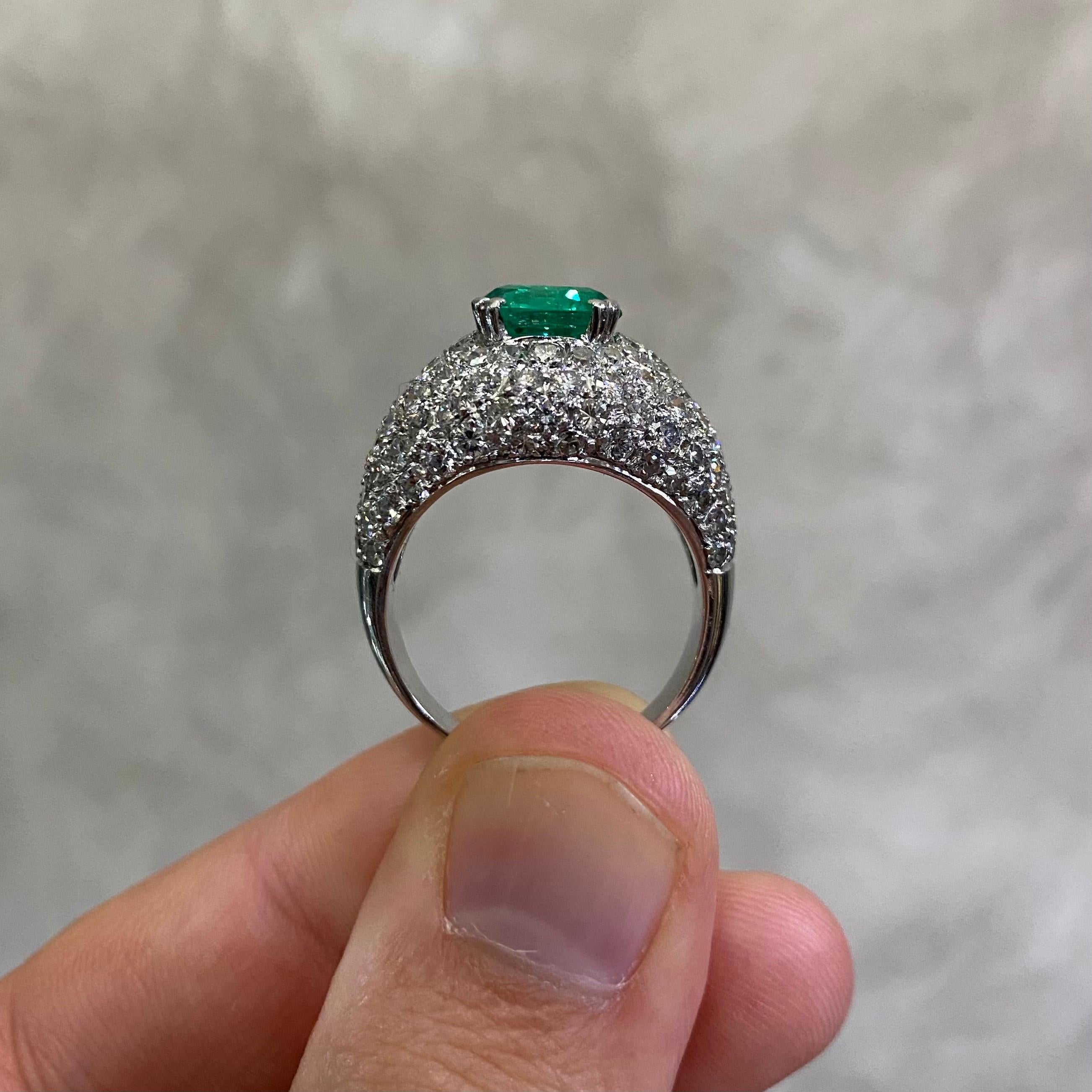 Vintage 1960s/1970s Colombian Emerald Diamond Bombe Cocktail Ring Platinum 7