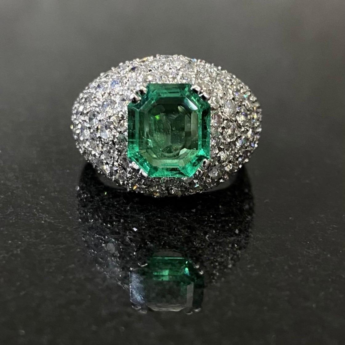 Vintage 1960s/1970s Colombian Emerald Diamond Bombe Cocktail Ring Platinum 8