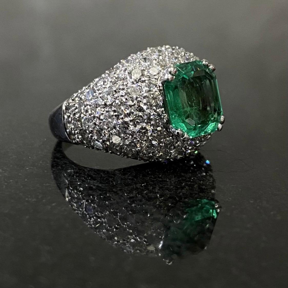 Vintage 1960s/1970s Colombian Emerald Diamond Bombe Cocktail Ring Platinum 9