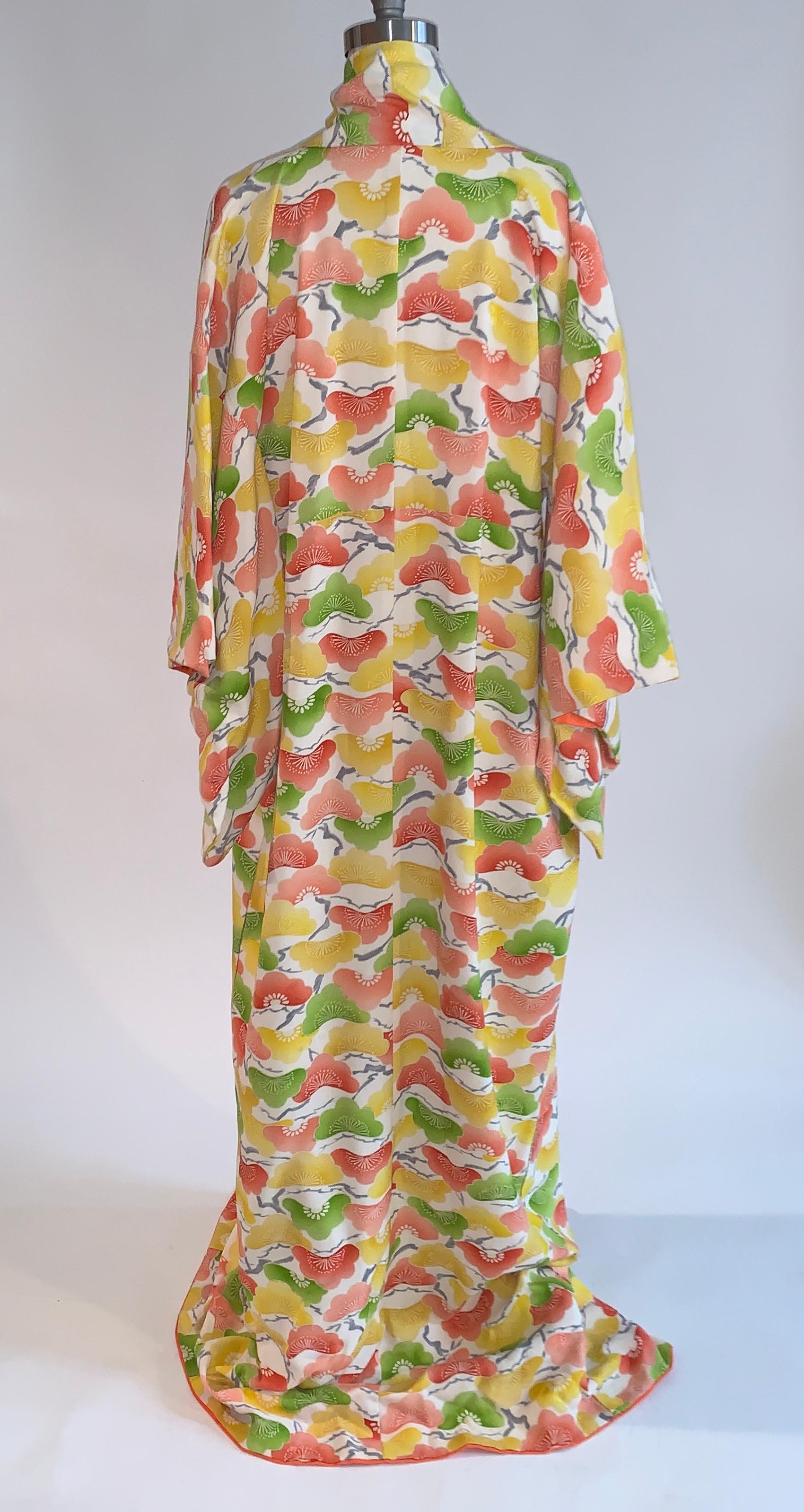 Women's or Men's Vintage 1960s 1970s Kimono in Yellow, Pink and Green Print  For Sale