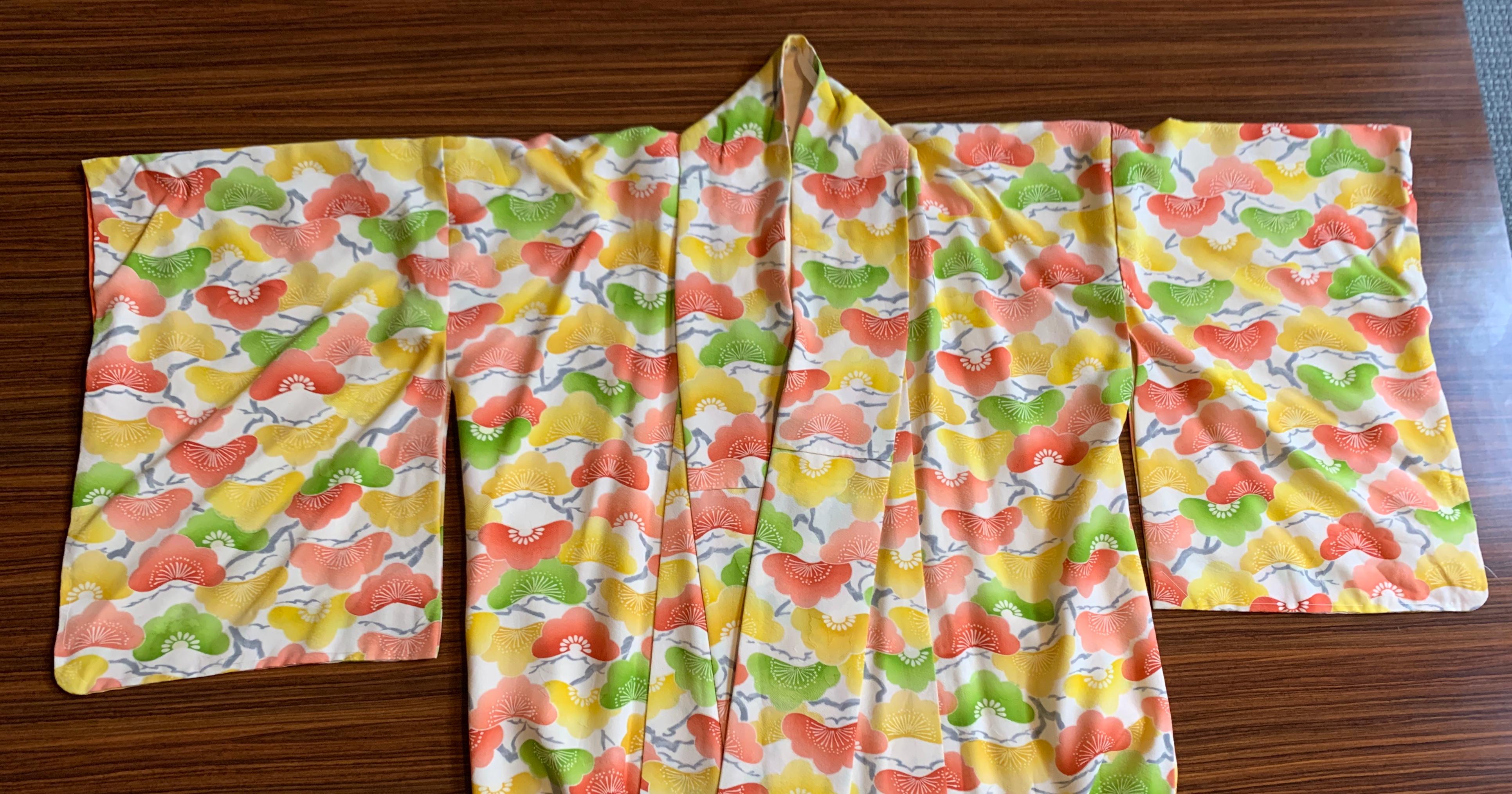 Vintage 1960s 1970s Kimono in Yellow, Pink and Green Print  For Sale 1