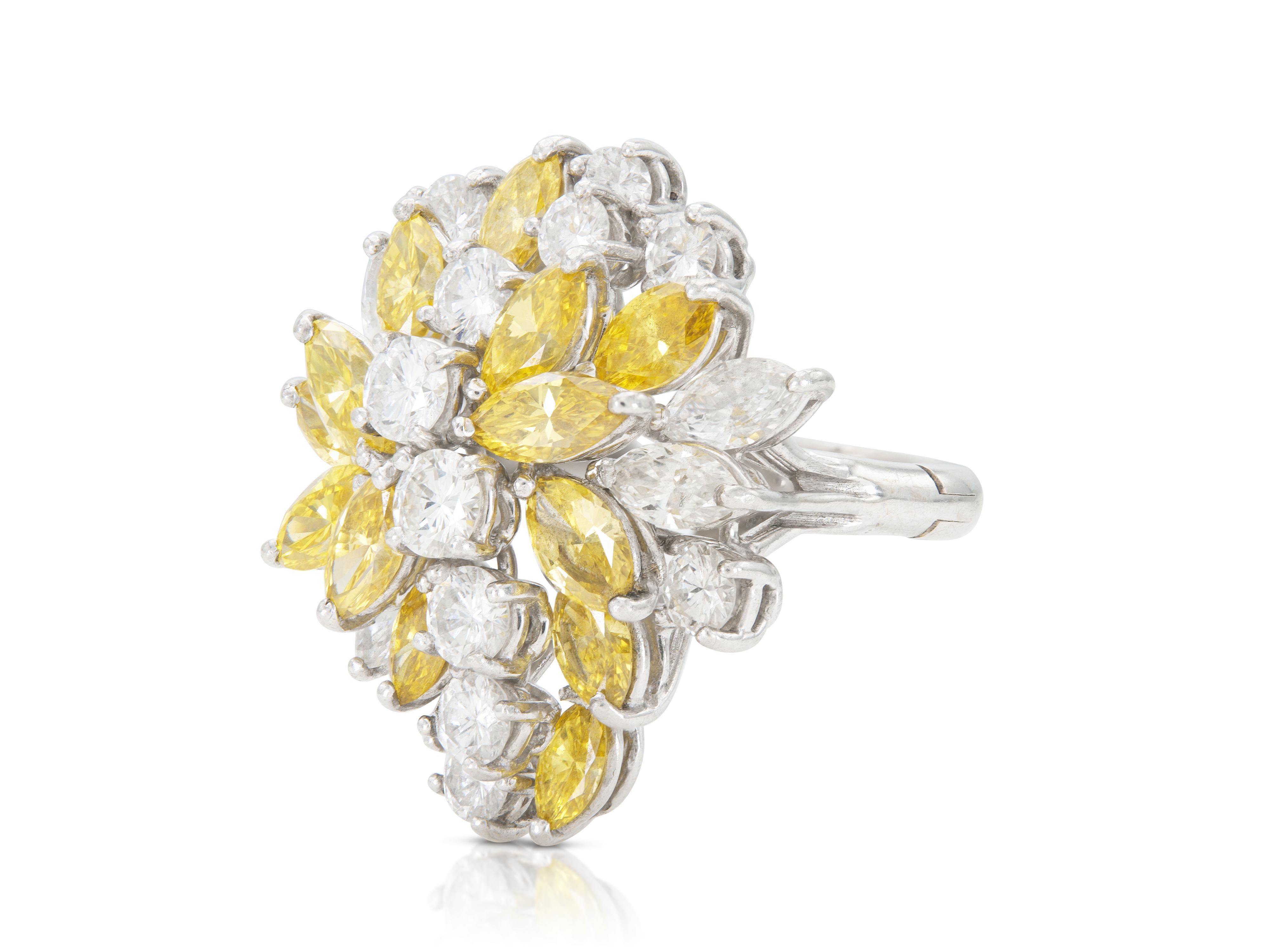 Finement réalisée en platine avec des diamants de taille Marquise traités Fancy Yellow pesant un total d'environ 2,00 carats. La bague comporte également des diamants de taille Marquise et Ronde pesant au total environ 3,00 carats, de couleur G-I,