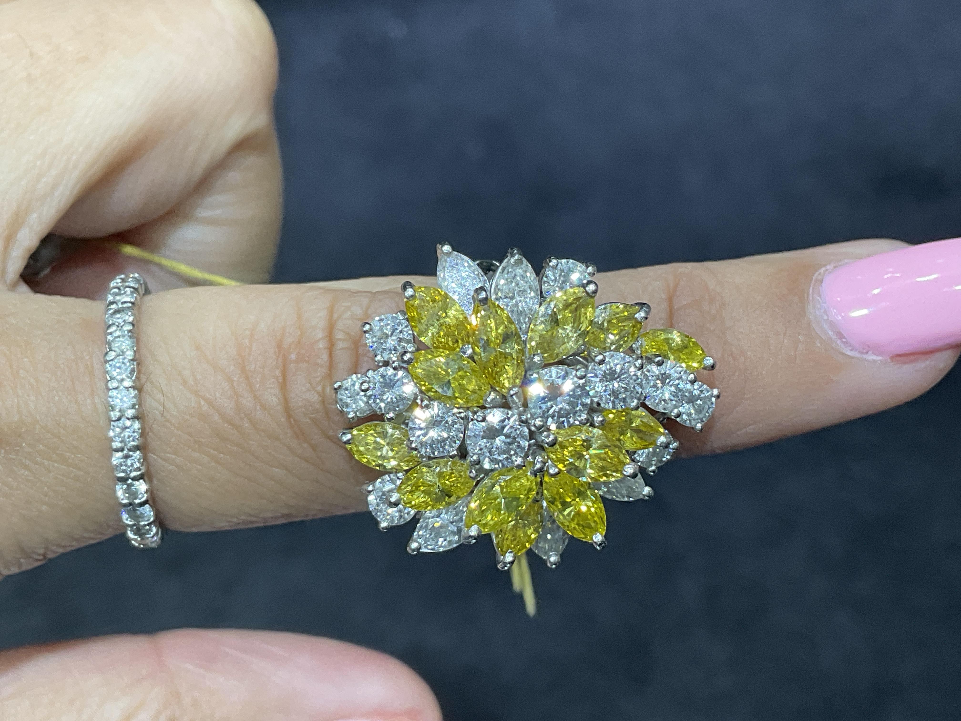 Bague vintage des années 1960 avec diamants jaunes de 2,00 carats et diamants blancs de 3,00 carats en vente 1