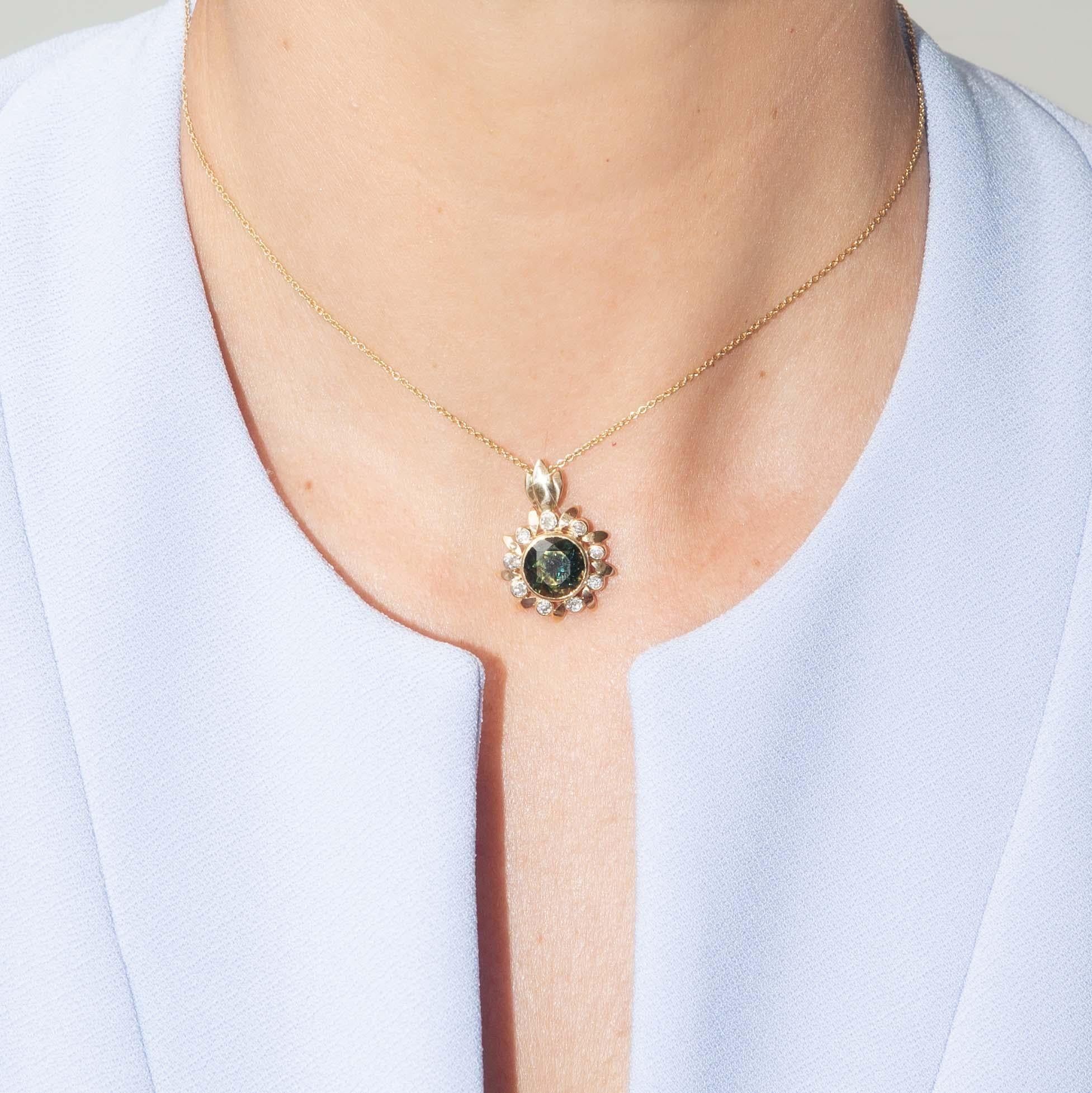 Pendentif tournesol en or 18 carats, diamants et saphir partiel de 4,65 carats, années 1960 en vente 4