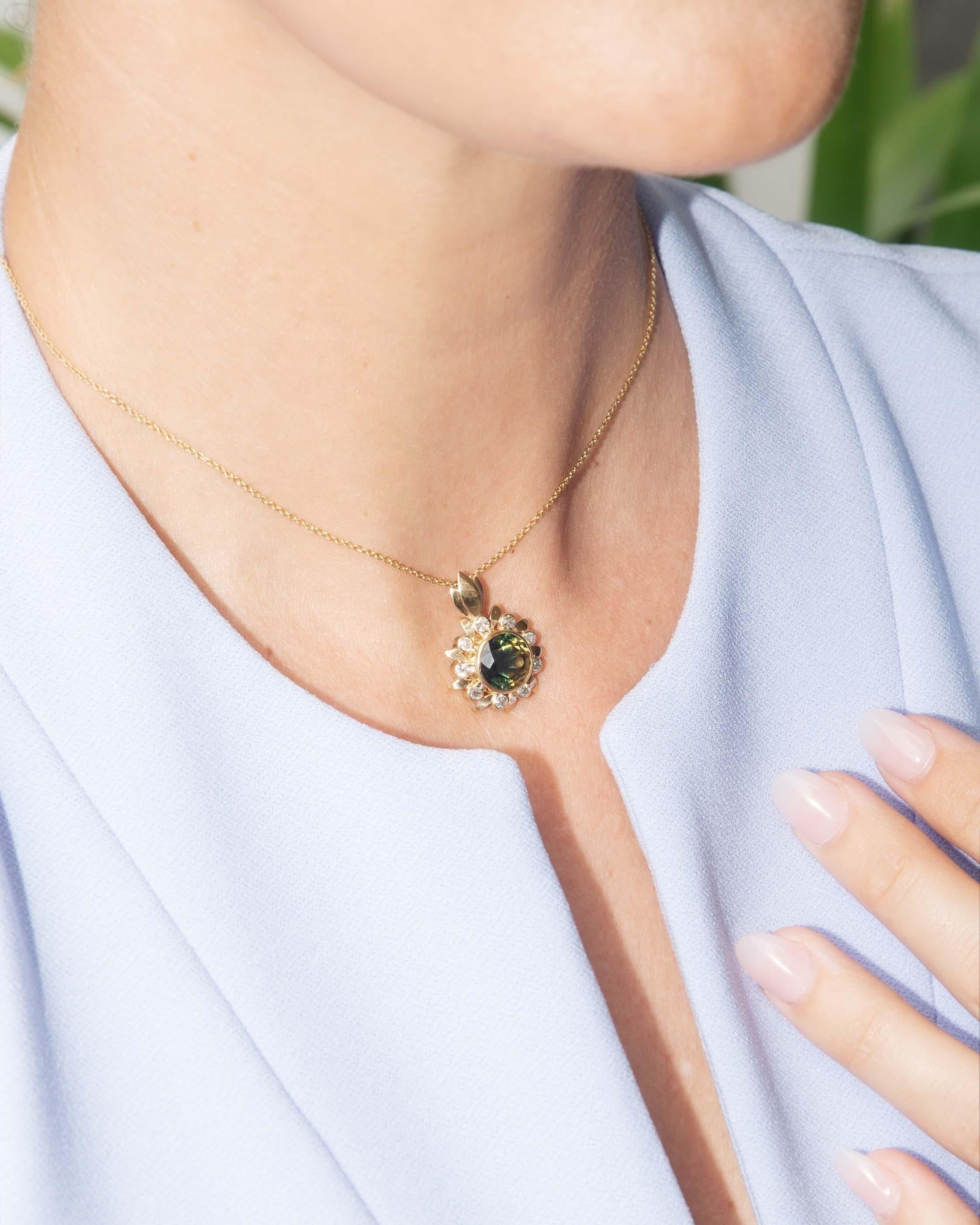 Pendentif tournesol en or 18 carats, diamants et saphir partiel de 4,65 carats, années 1960 en vente 2
