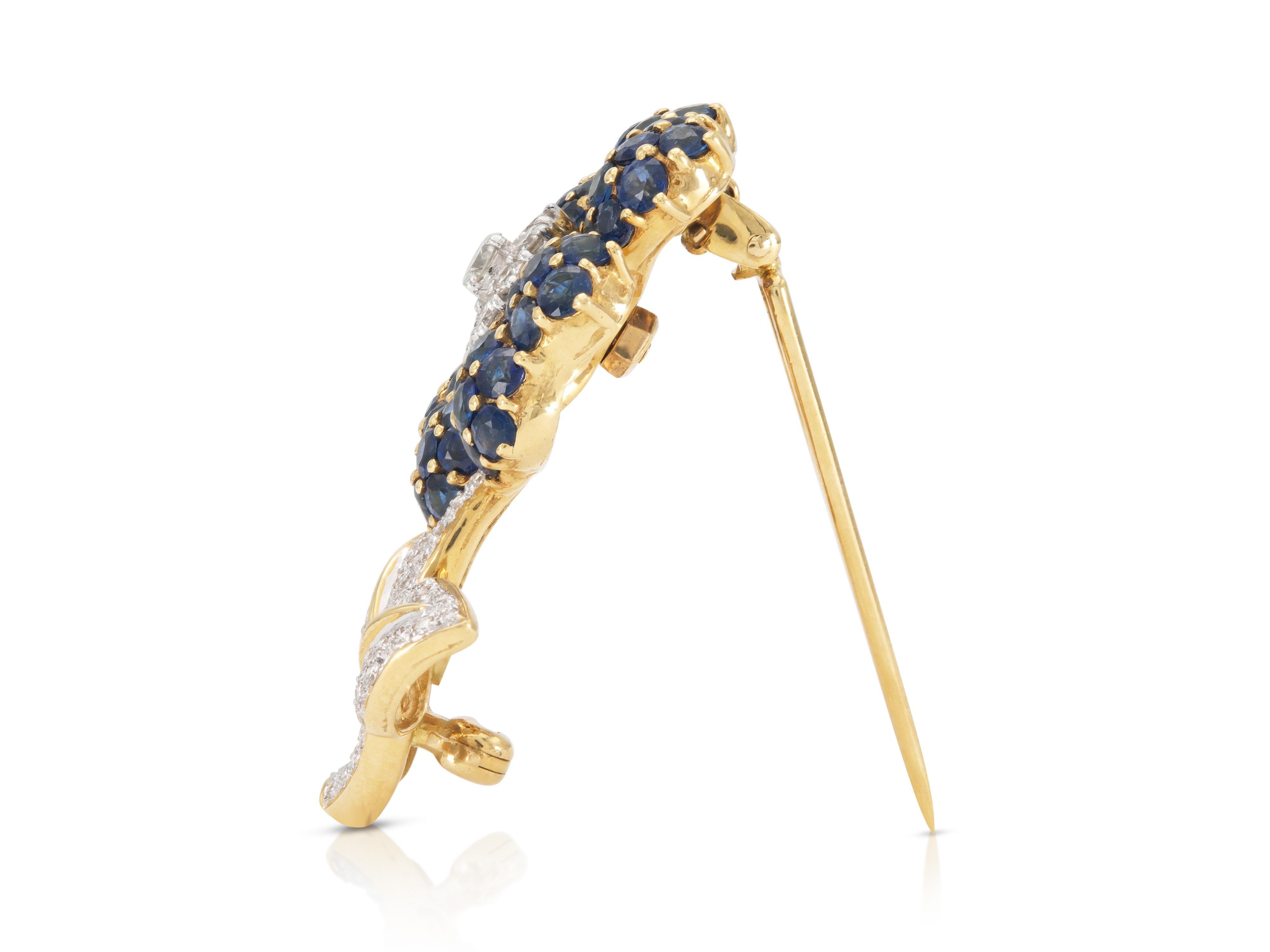 Round Cut Vintage 1960s 6.30 Carat Sapphire Flower Brooch with Diamonds For Sale