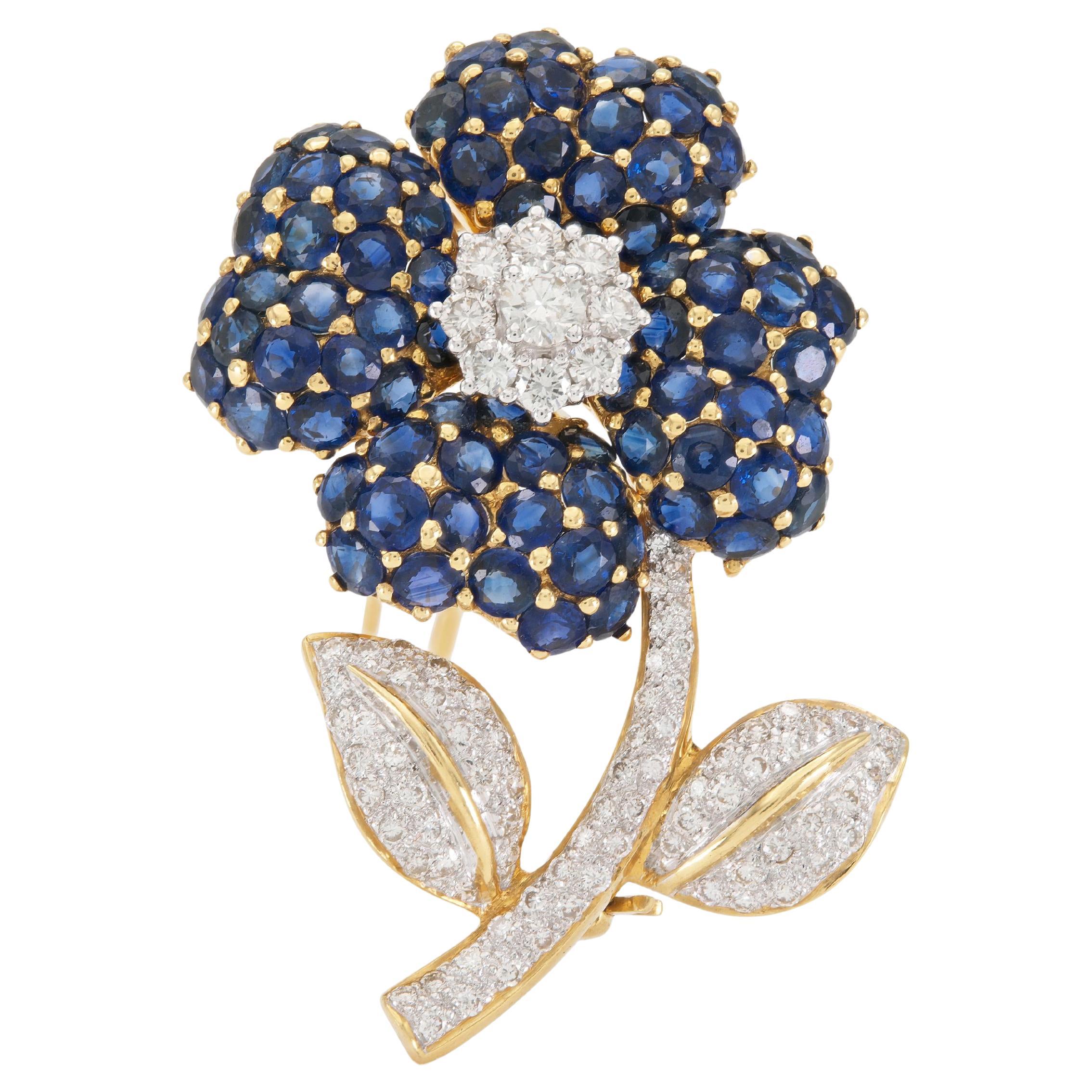 Vintage 1960s 6.30 Carat Sapphire Flower Brooch with Diamonds For Sale