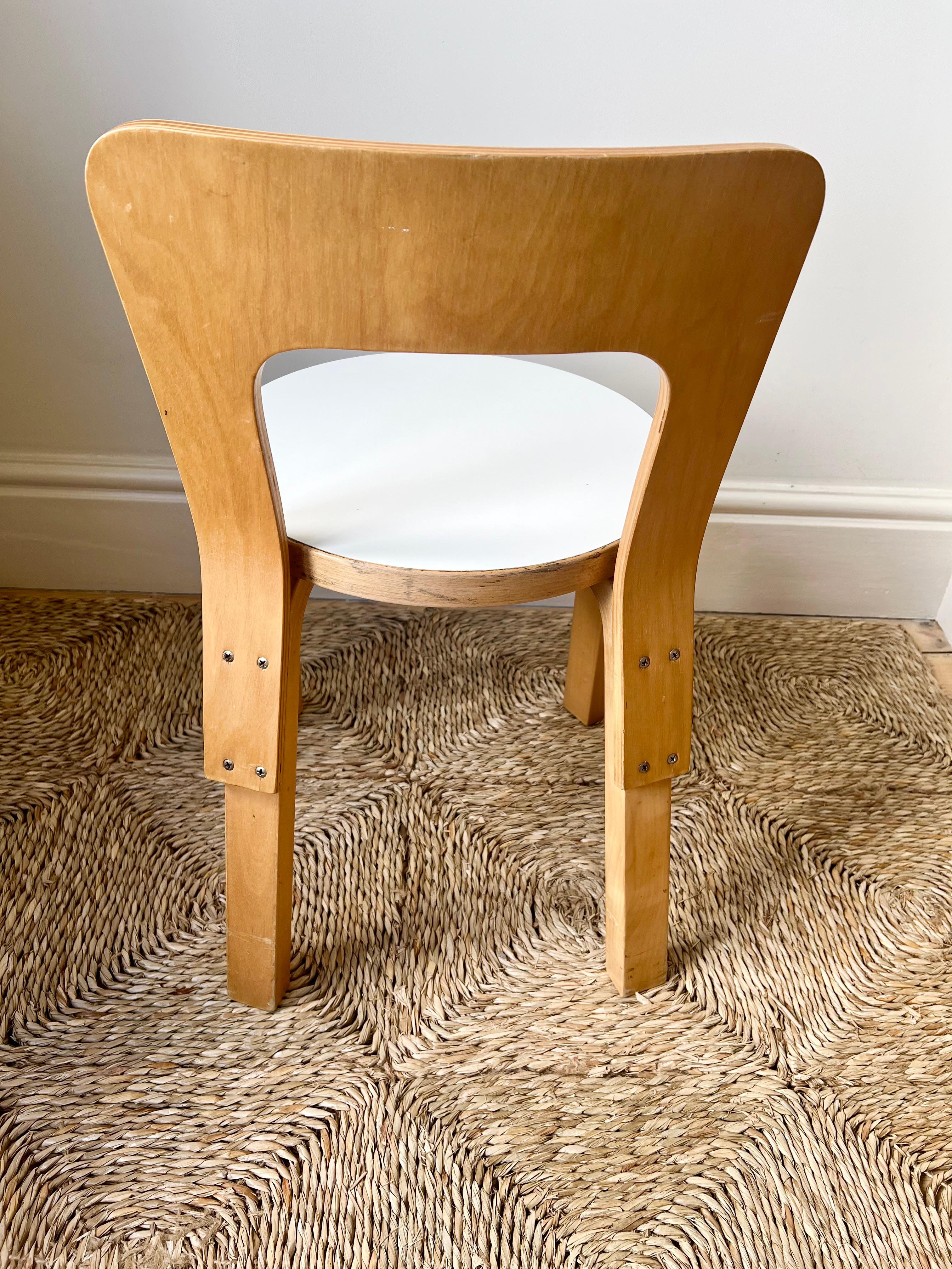 Chaises d'enfant vintage des années 1960/70, modèle N65 par Alvar Aalto+Aalto pour Artek, Finlande en vente 3