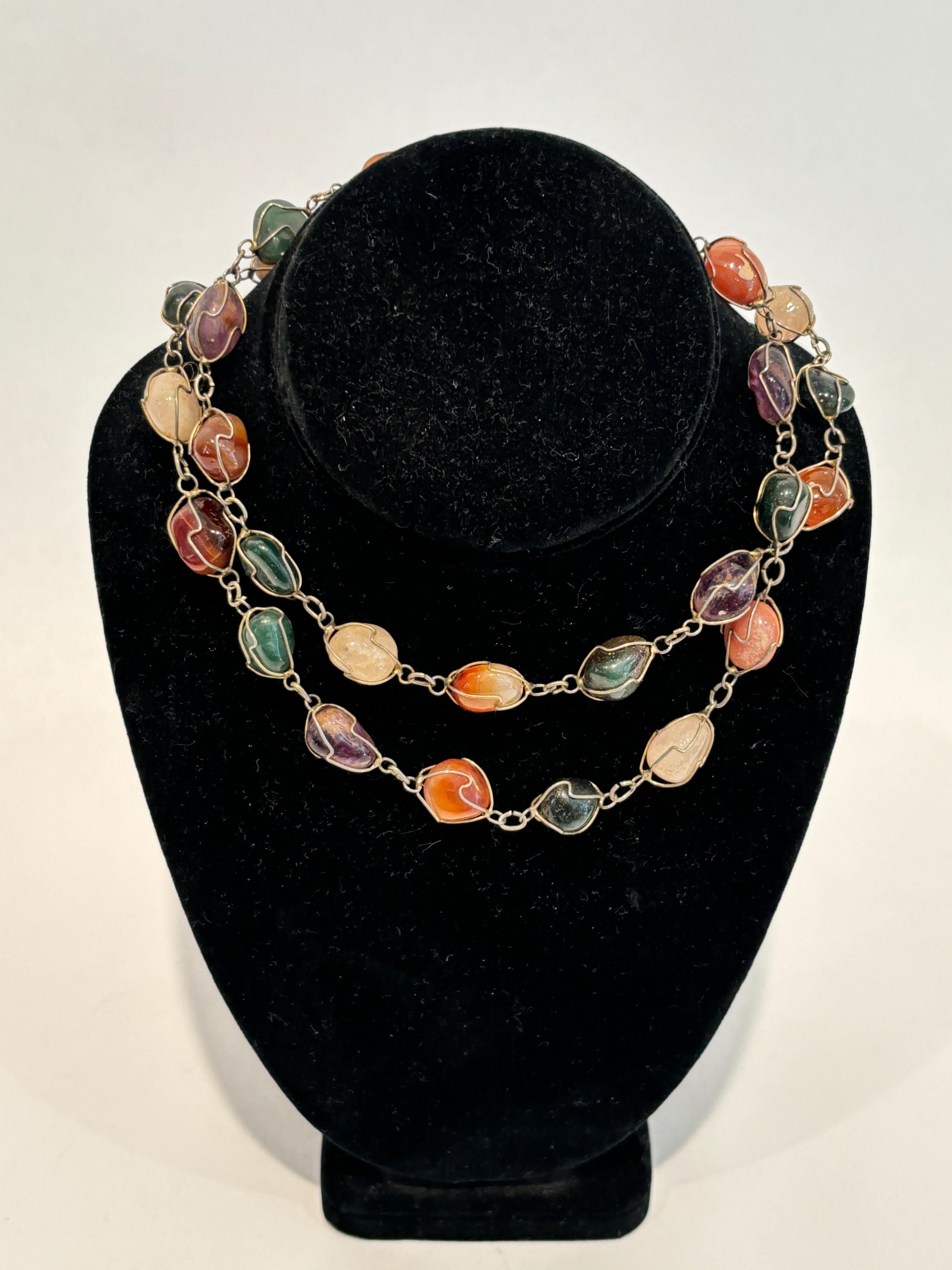 Vintage 1960s-70s Semi-Precious Stone Necklace Silver Wire Cage Design Unisexe en vente