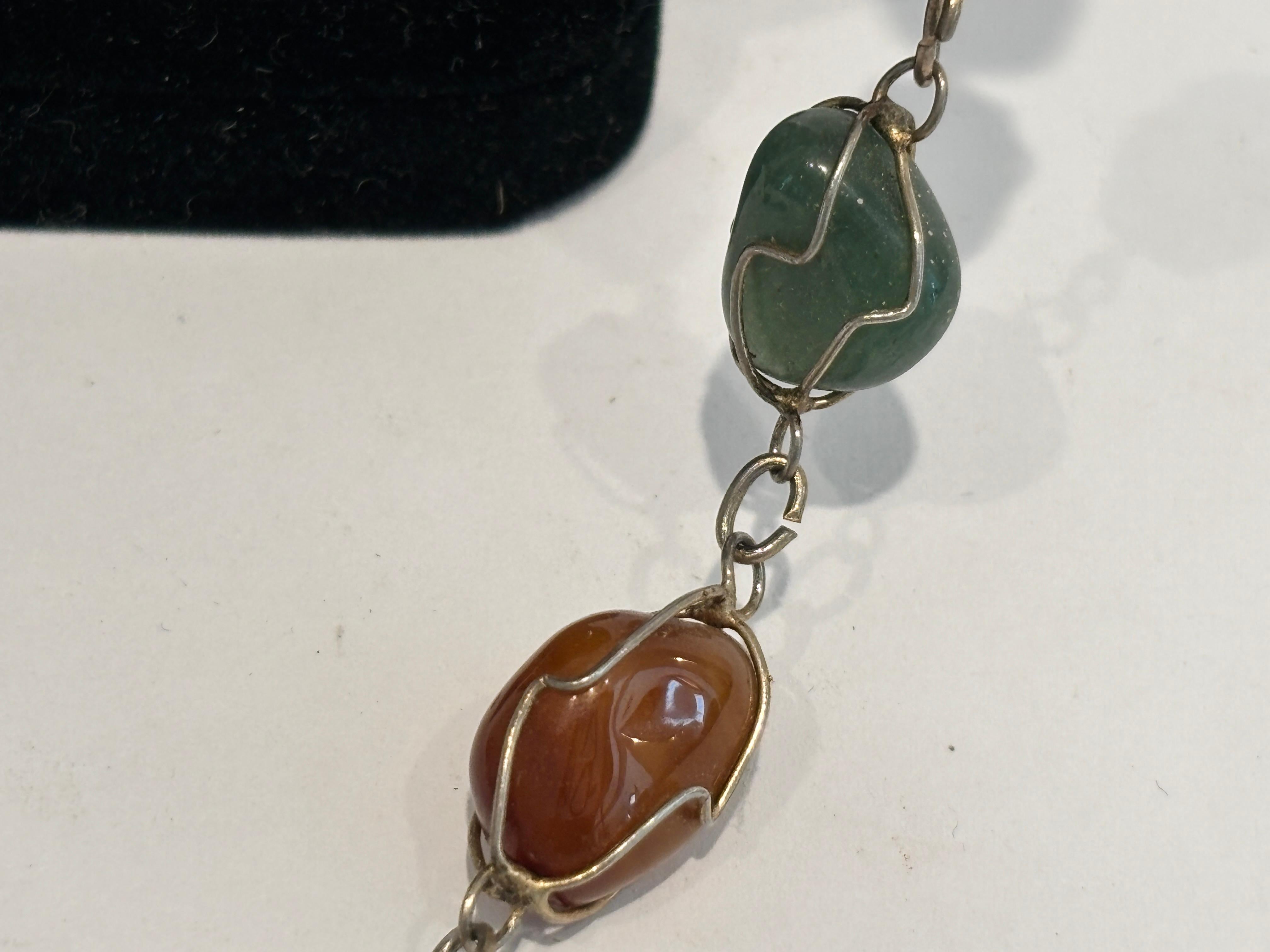 Vintage 1960s-70s Semi-Precious Stone Necklace Silver Wire Cage Design en vente 2