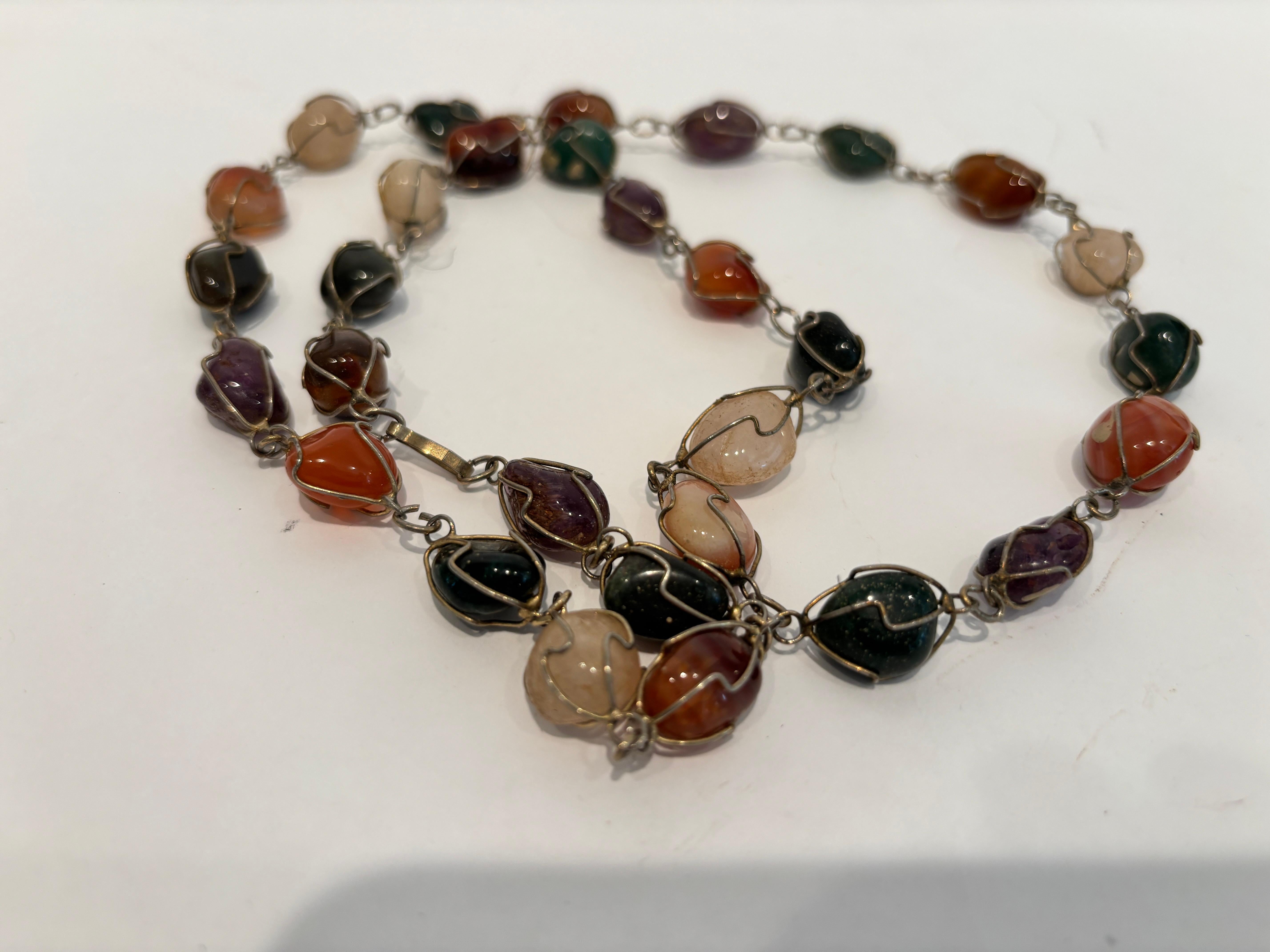 Vintage 1960s-70s Semi-Precious Stone Necklace Silver Wire Cage Design en vente 4