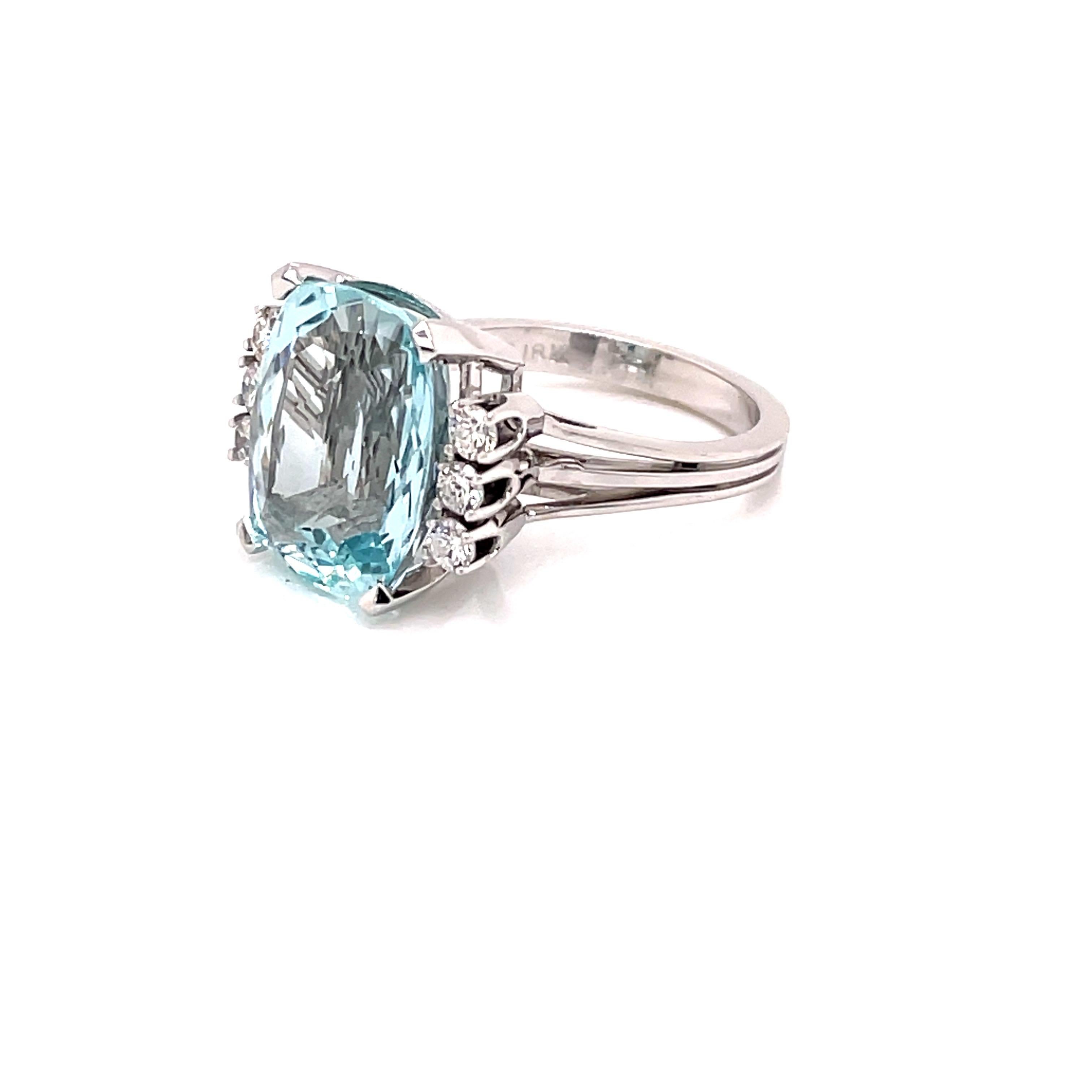 Women's Vintage 1960's 7.35ct Cushion Cut Aquamarine Ring with Diamonds For Sale