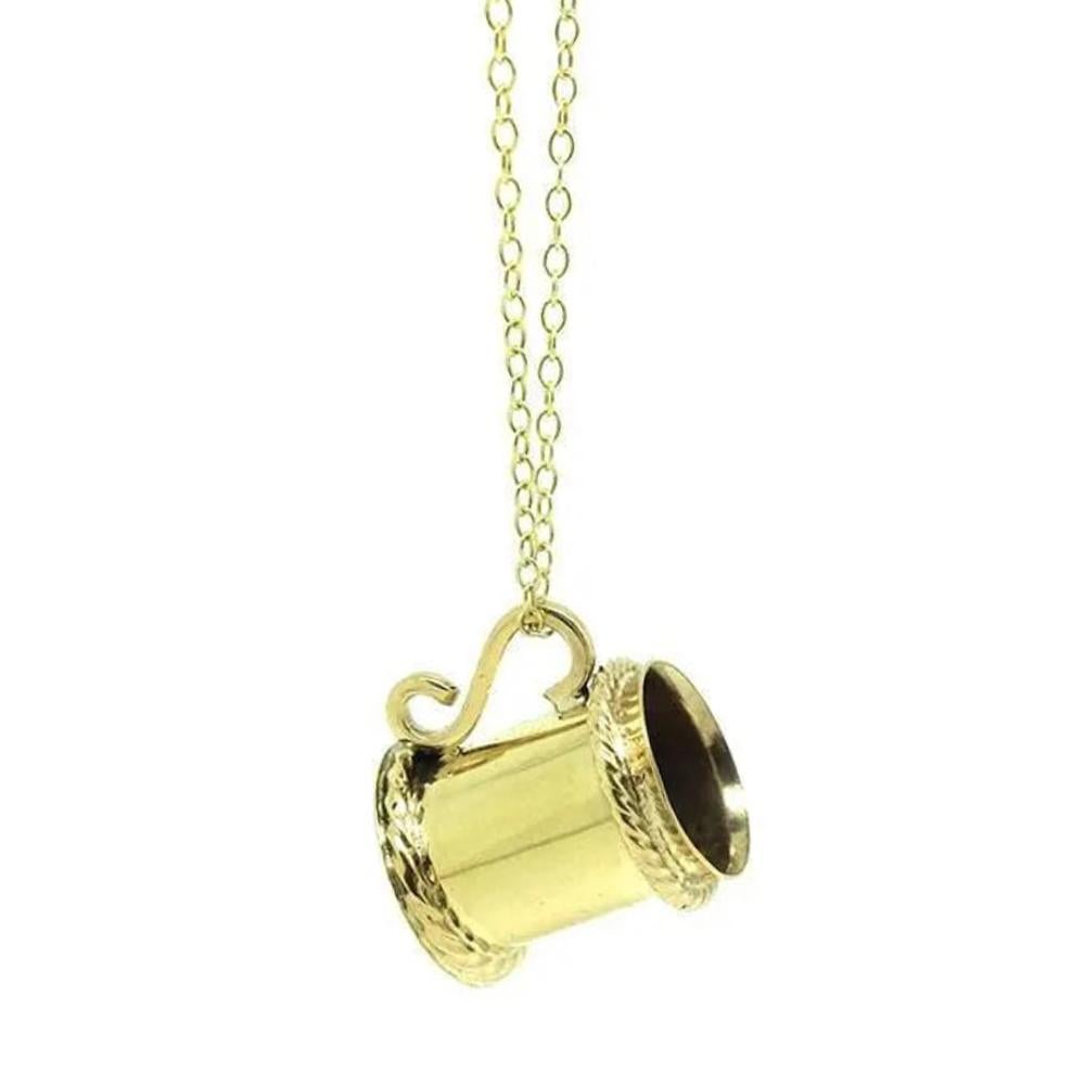 Femenino o masculino Collar con amuleto Tankard vintage de oro de 9 ct de los años 60 en venta