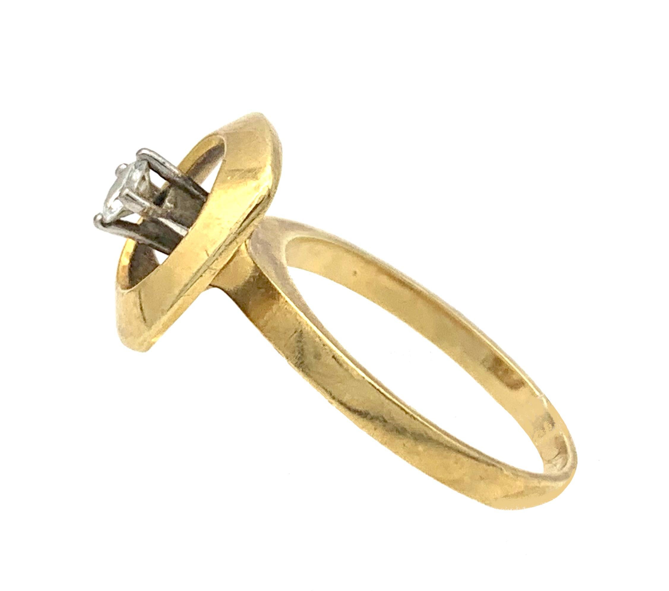 Modernist Vintage 1960's Abstract Design Diamond 14 Karat Yellow White Gold Ring For Sale