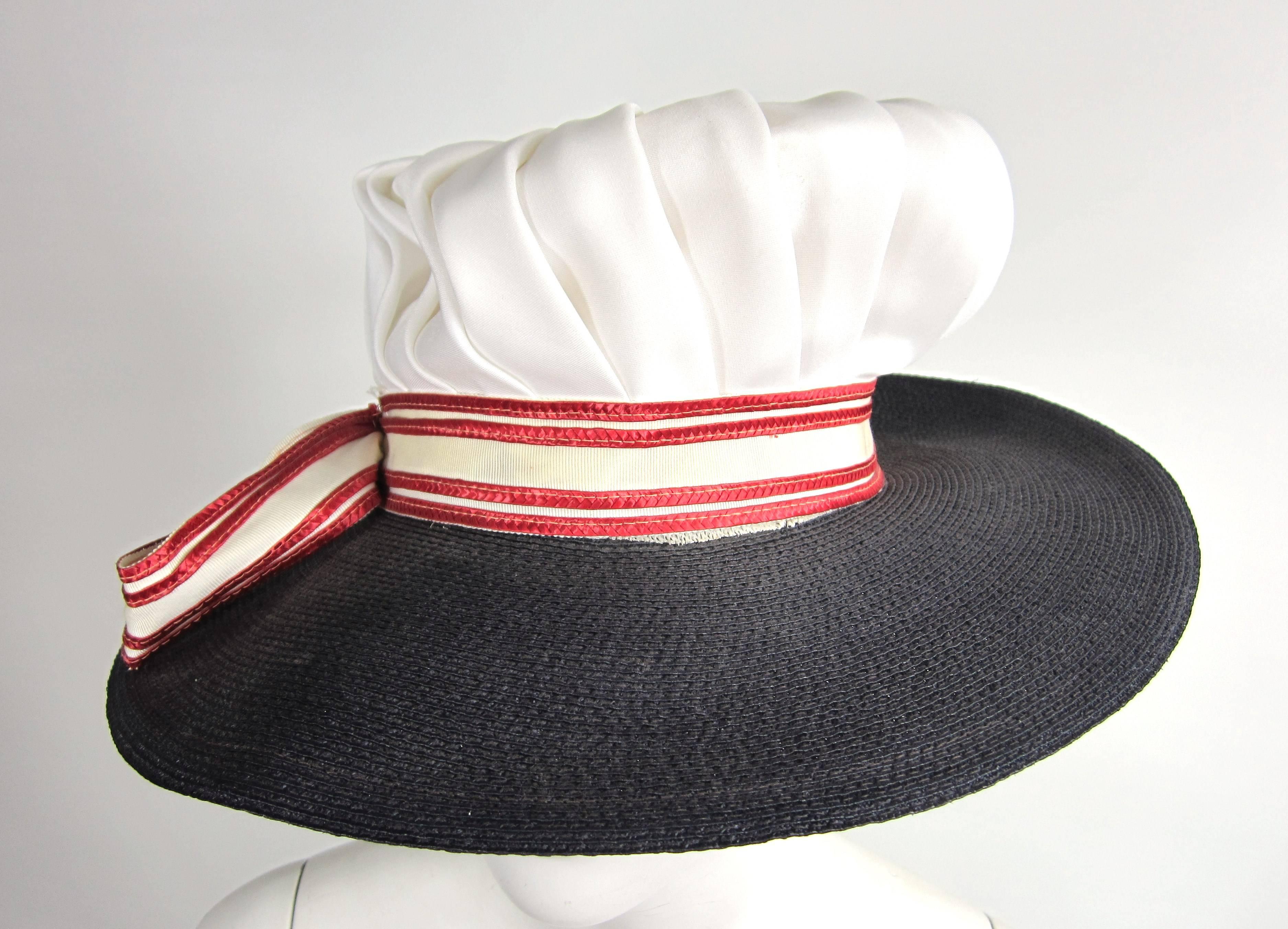 pleated straw hat