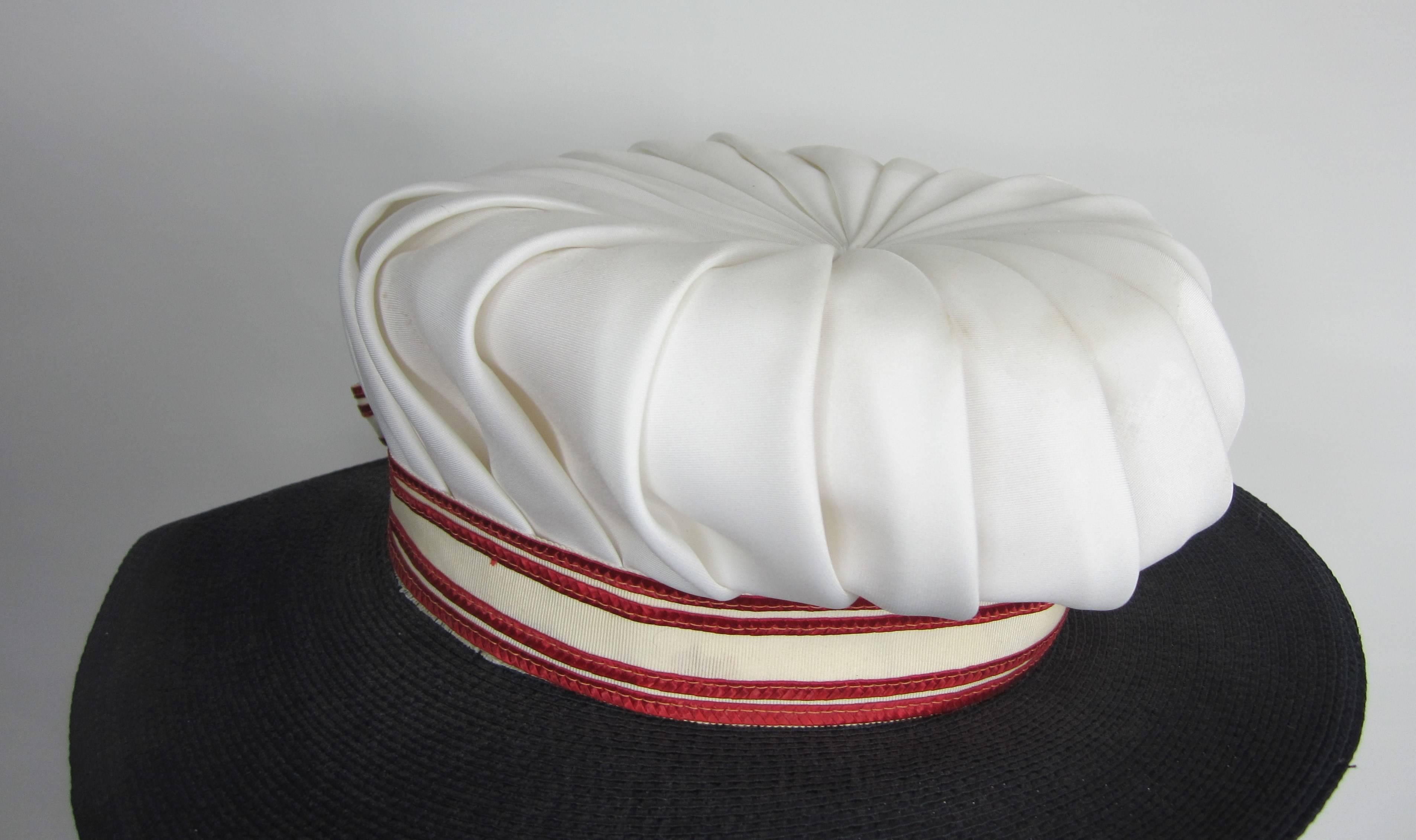 Vintage 1960er Jahre Akkordeon plissiert Rot Weiß und Blau Floppy Bucket Stroh Hut Damen im Angebot