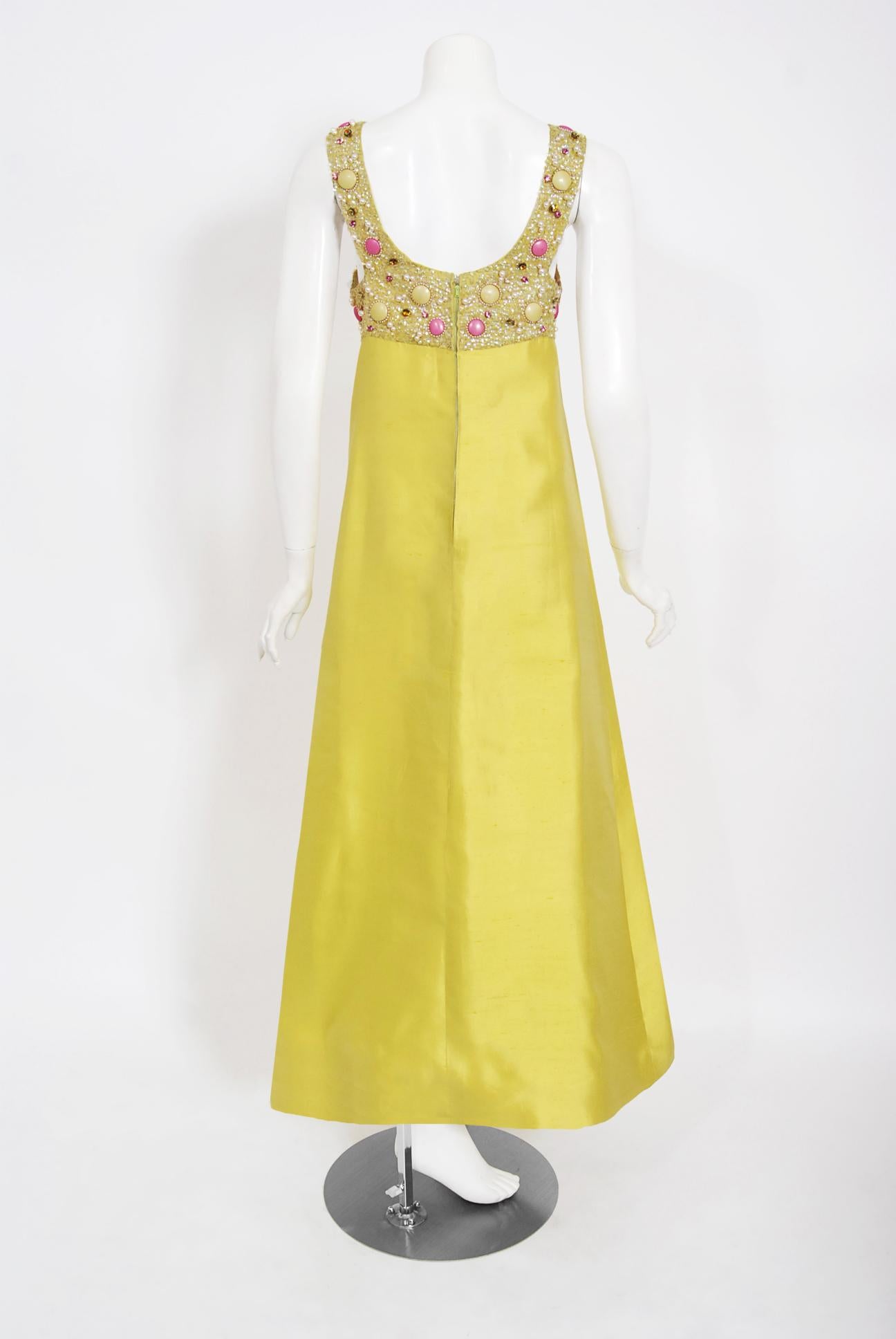 Vintage 1960 Alexandre Paris Couture Vestido modernista de cuentas de seda Chartreuse 2