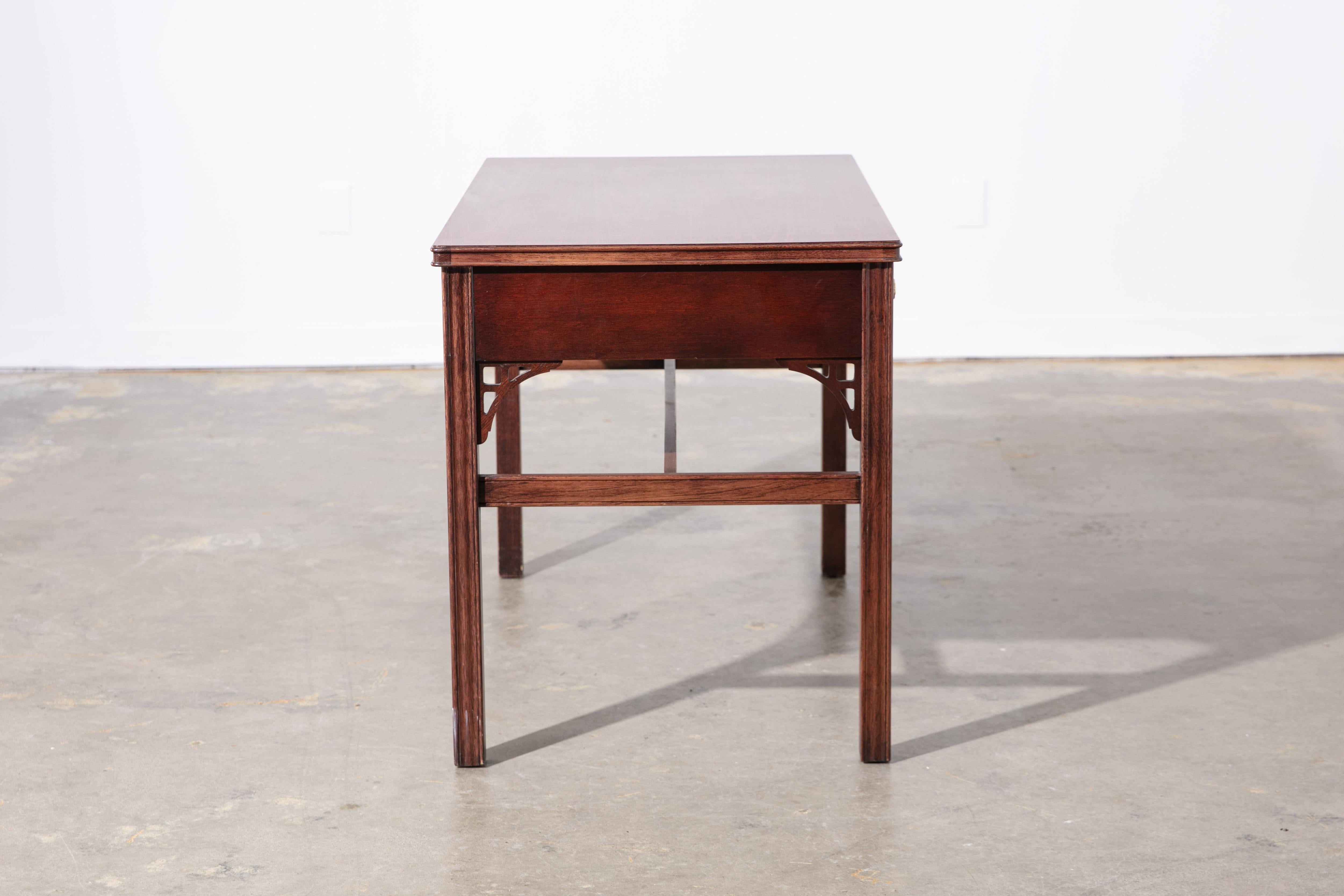 Vintage 1960's American of Martinsville Desk In Good Condition For Sale In New York, NY