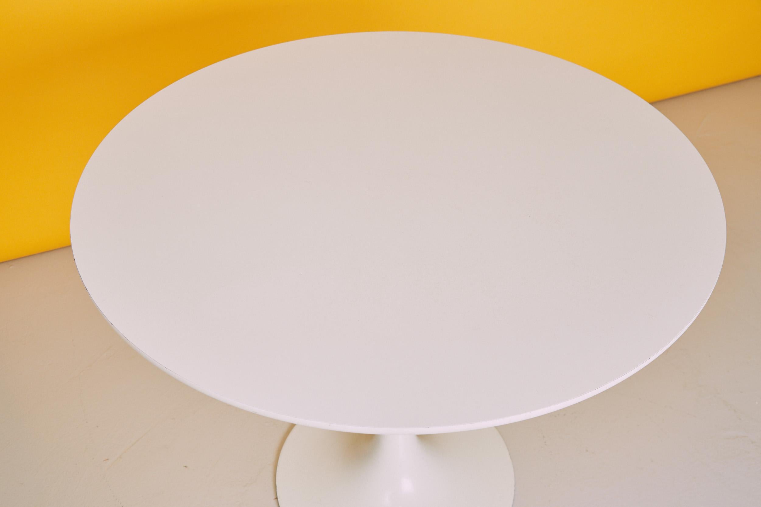 Vintage 1960s Arkana Round Tulip Dining Table by Maurice Burke In Good Condition In London, GB