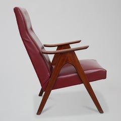 Poltrona vintage anni '60 in ecopelle bordeaux e legno di teak