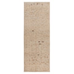 Tapis de couloir Art Déco vintage des années 1960 en beige et marron à motif géométrique par Rug & Kilim